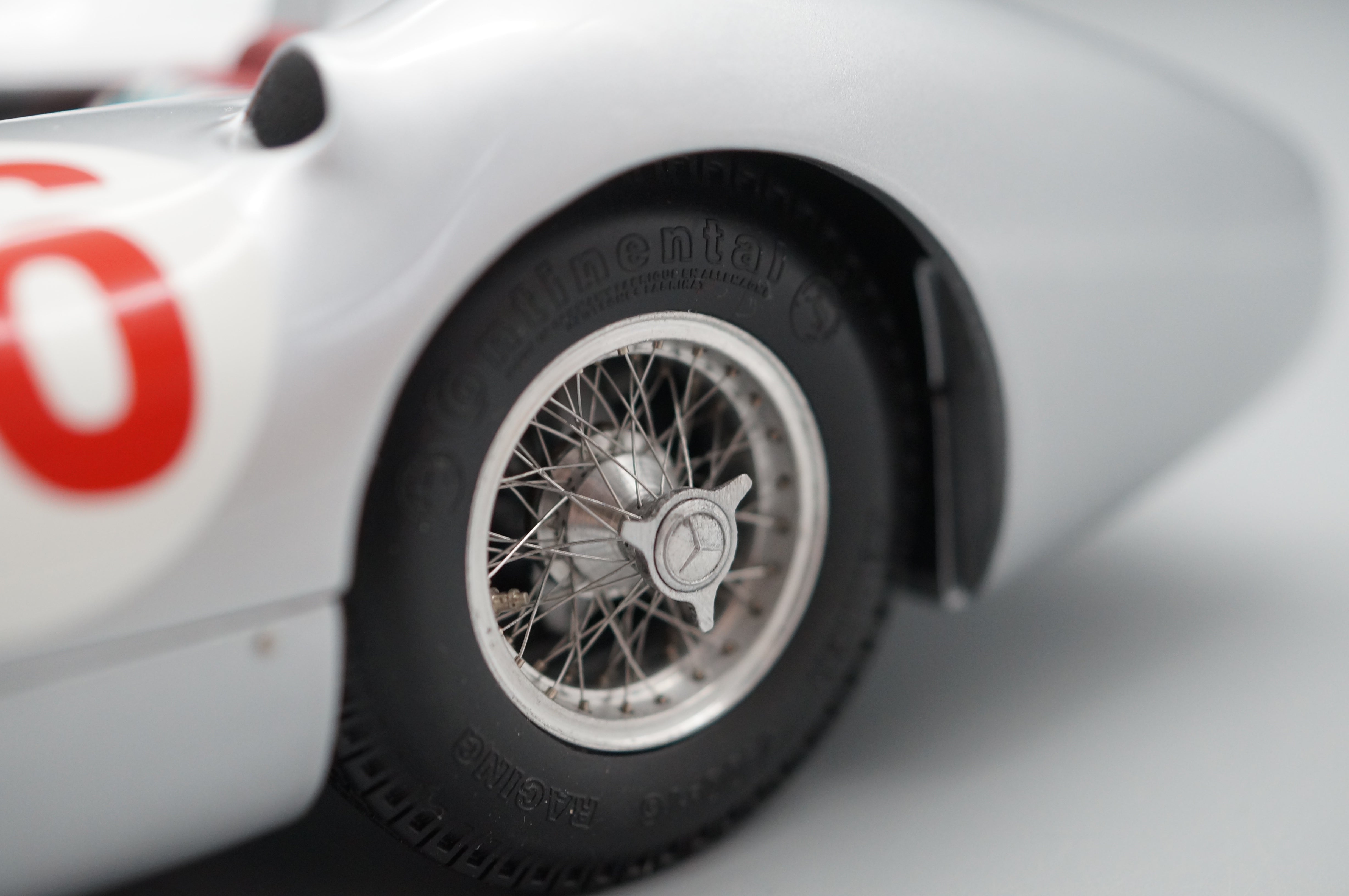 Mercedes-Benz W196R #16 signed by Stirling Moss #716/800 CMC M-059 - pre-owned