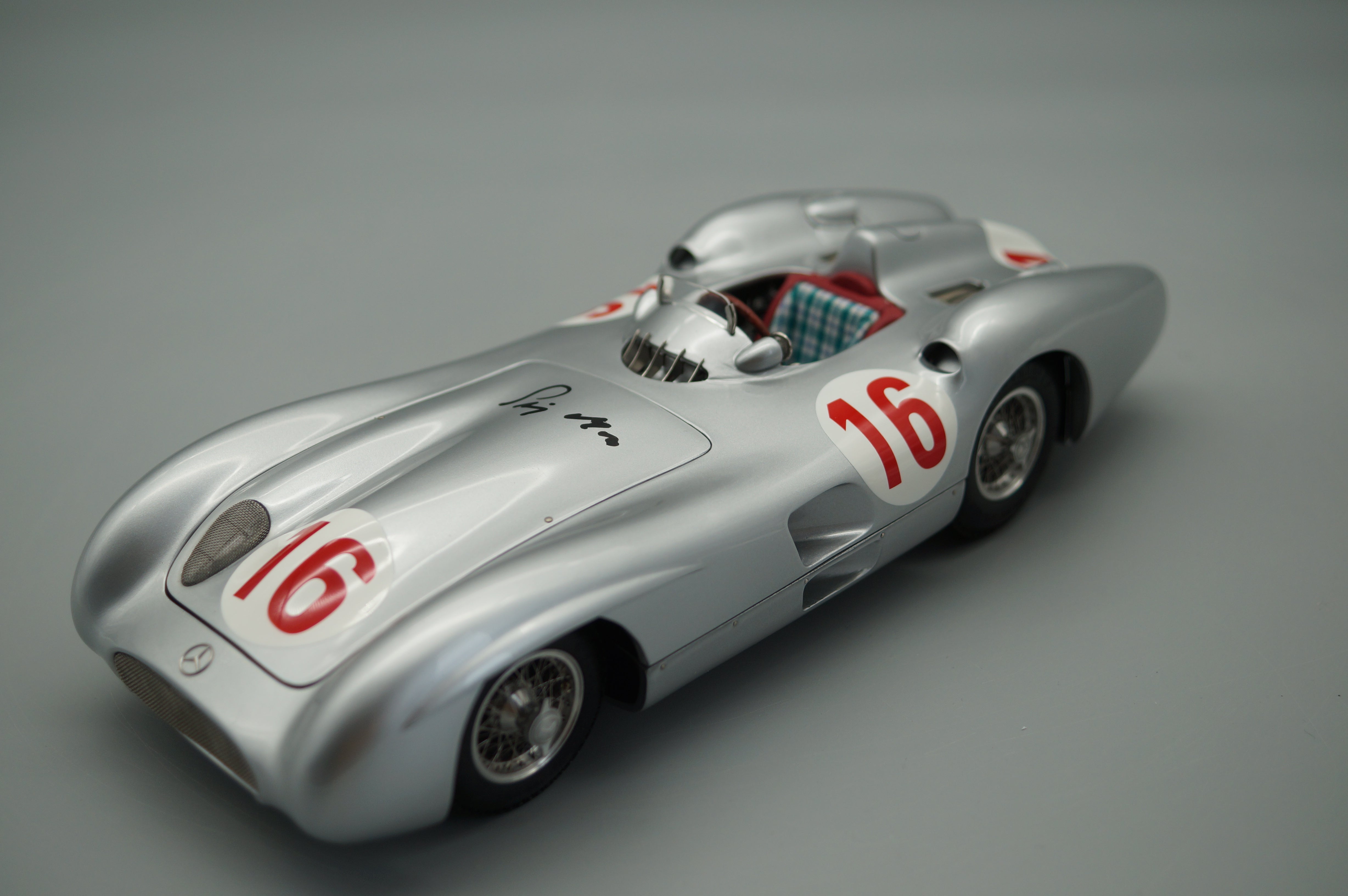 Mercedes-Benz W196R #16 signiert von Stirling Moss #716/800 CMC M-059 - pre-owned