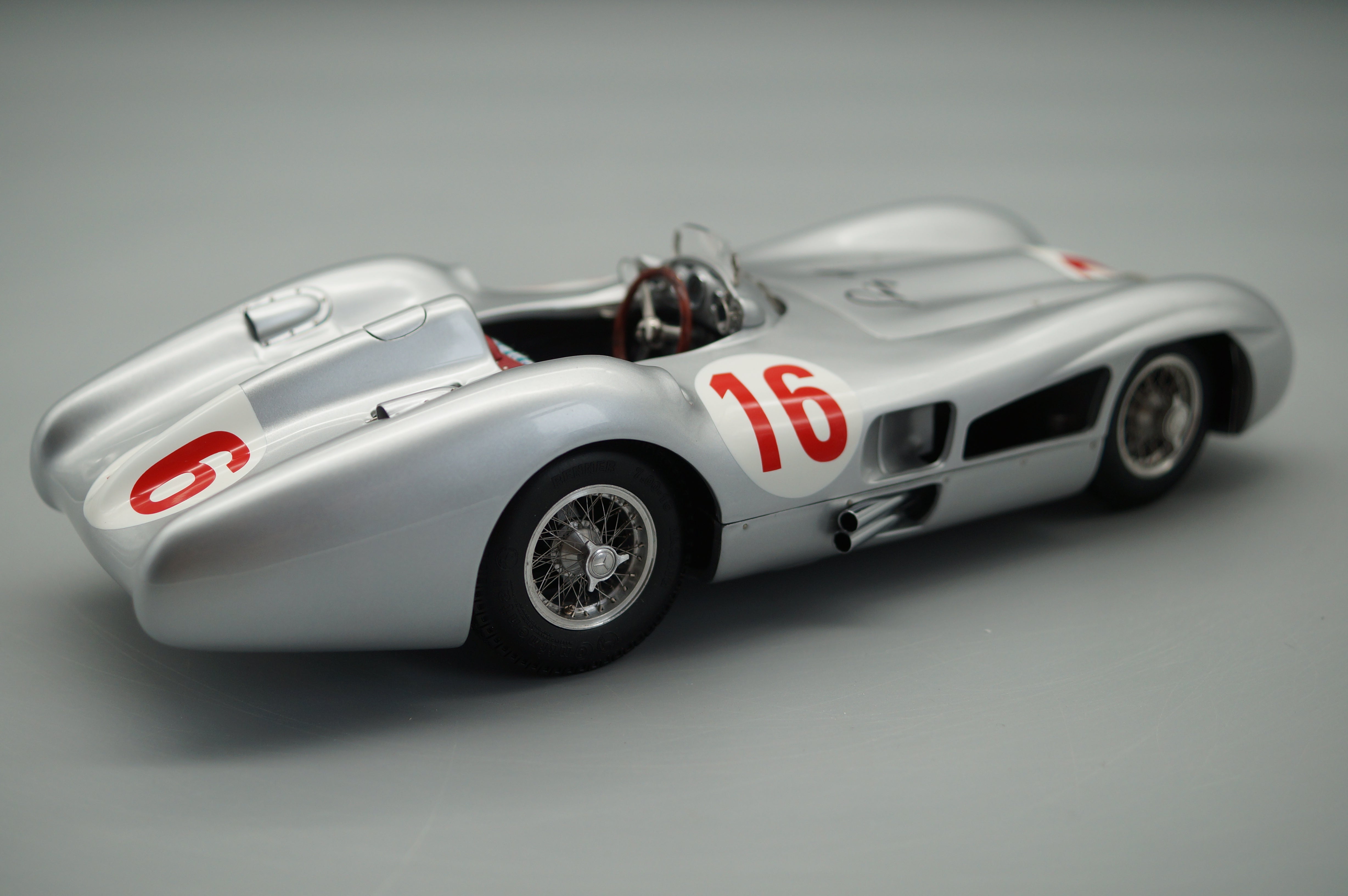 Mercedes-Benz W196R #16 signed by Stirling Moss #716/800 CMC M-059 - pre-owned