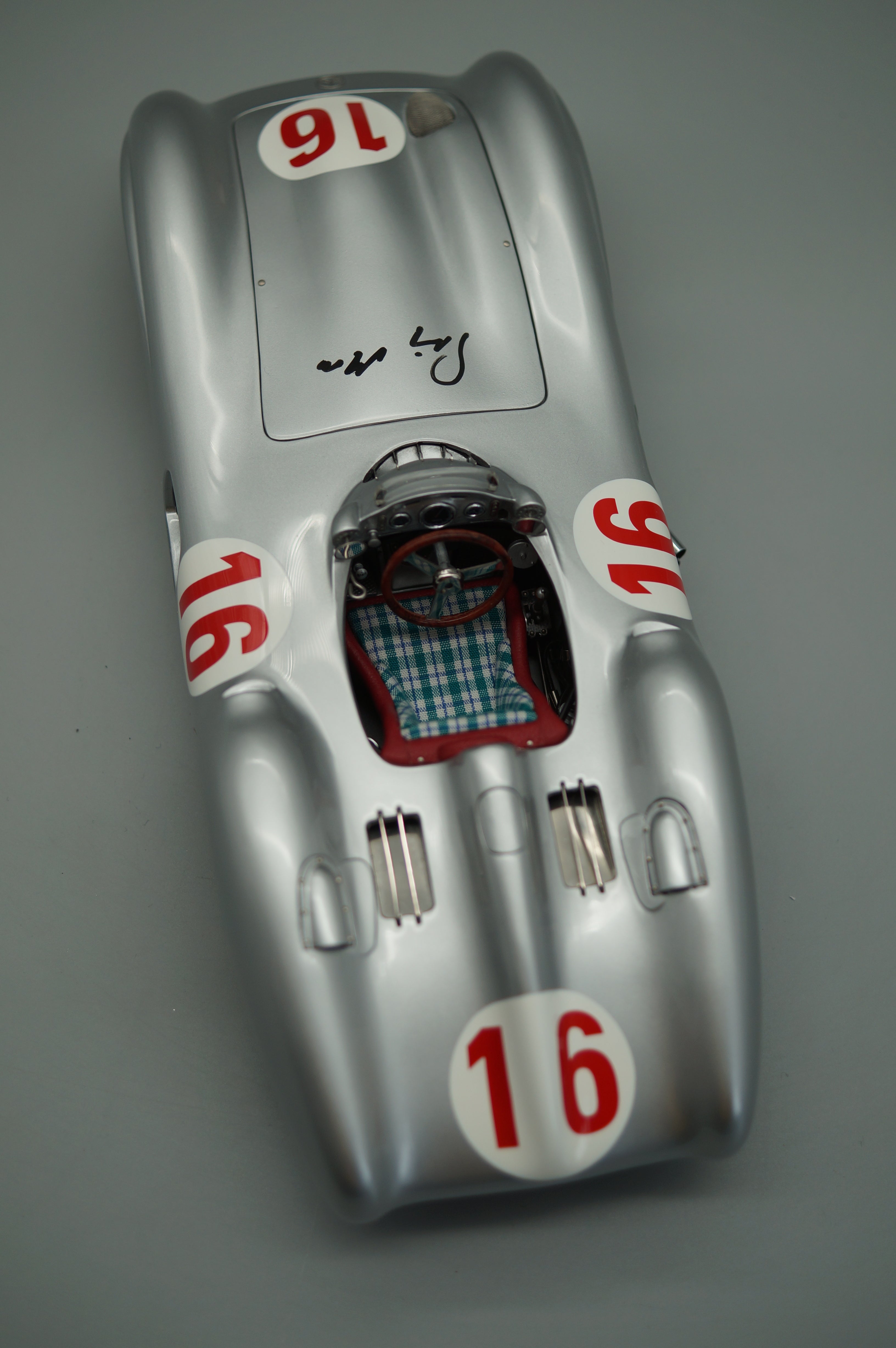 Mercedes-Benz W196R #16 signed by Stirling Moss #716/800 CMC M-059 - pre-owned