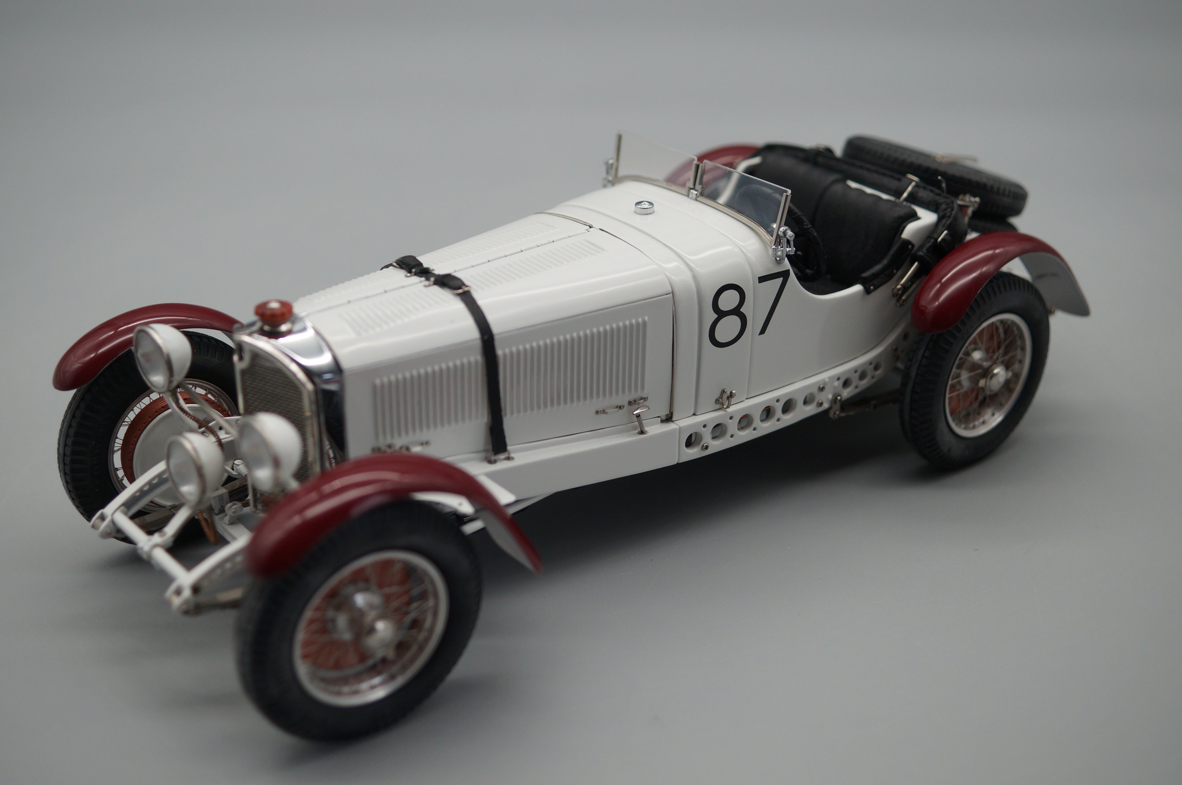 1/18 Mercedes-Benz SSKL #87 R. Caracciola Mille Miglia 1931 'The White Elephant' #5450 CMC M-055 -pre-owned-