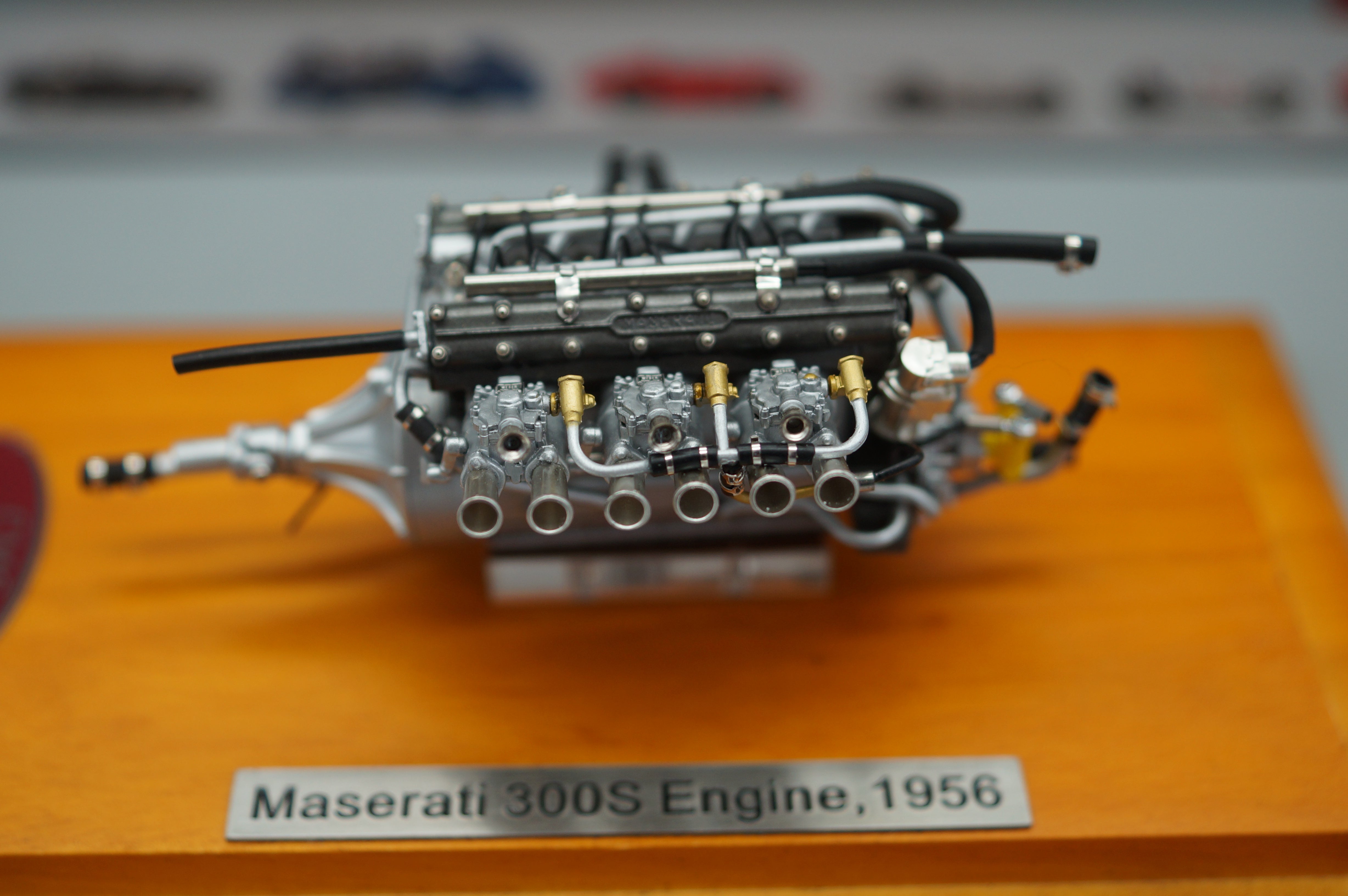 1/18 Maserati 300S Engine with Display Case #1011 CMC M-110 -pre-owned