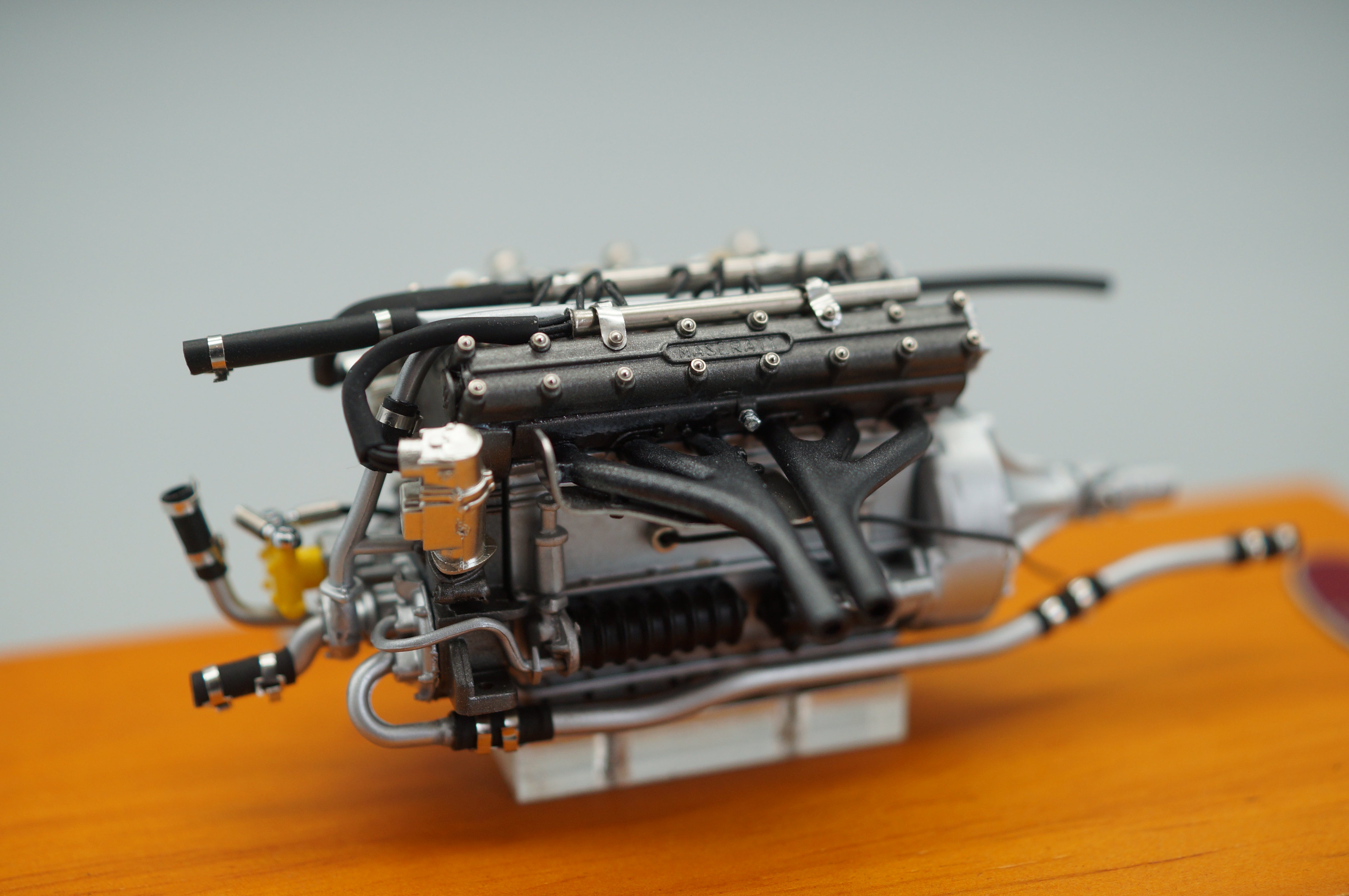 1/18 Maserati 300S Engine with Display Case #1011 CMC M-110 -pre-owned