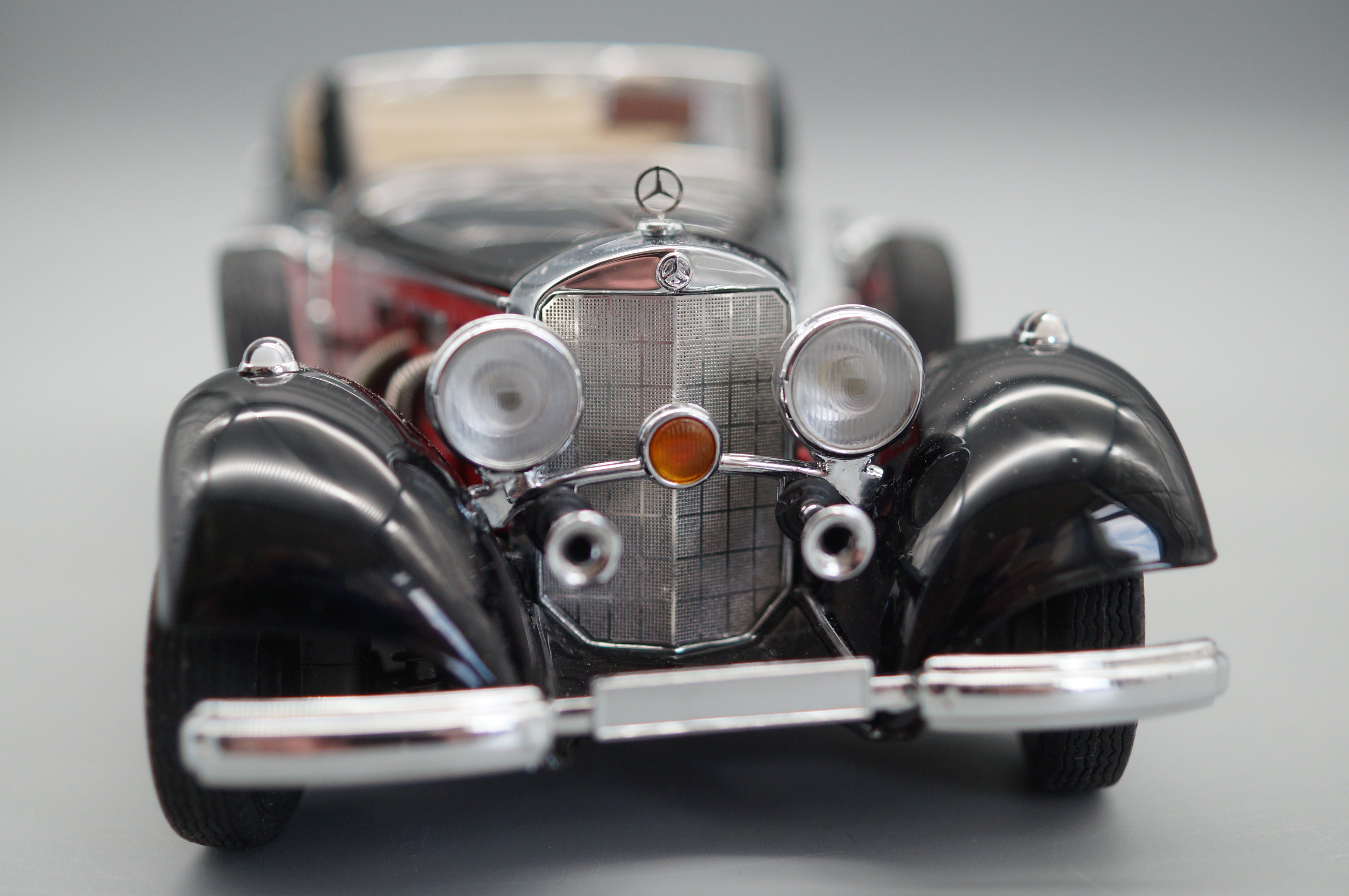 1/24 Mercedes-Benz 540K Cabriolet B red/black #2314 CMC M-003R -pre-owned