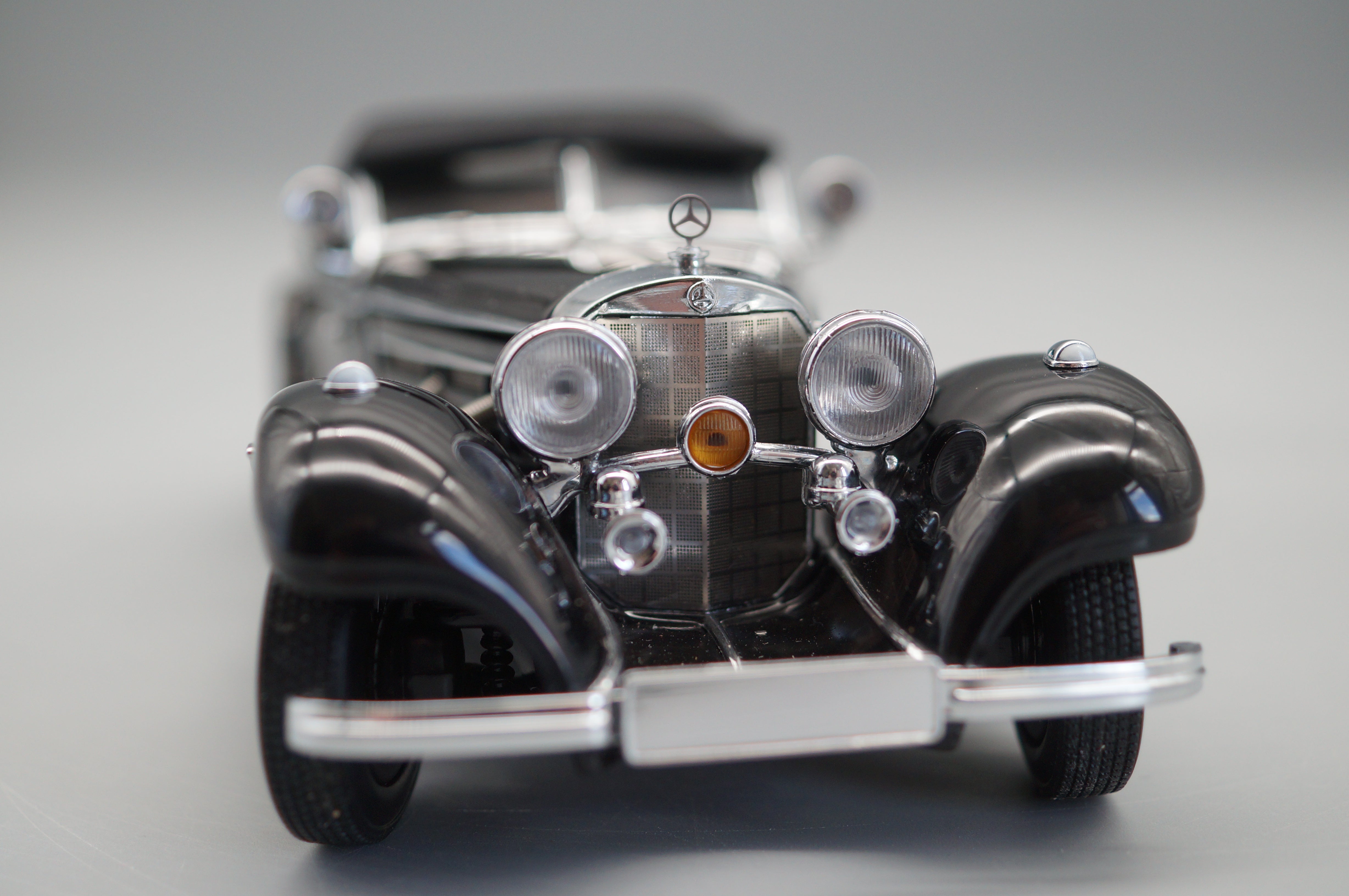 Mercedes-Benz 540K Cabriolet B red/black CMC M-003R 1/24