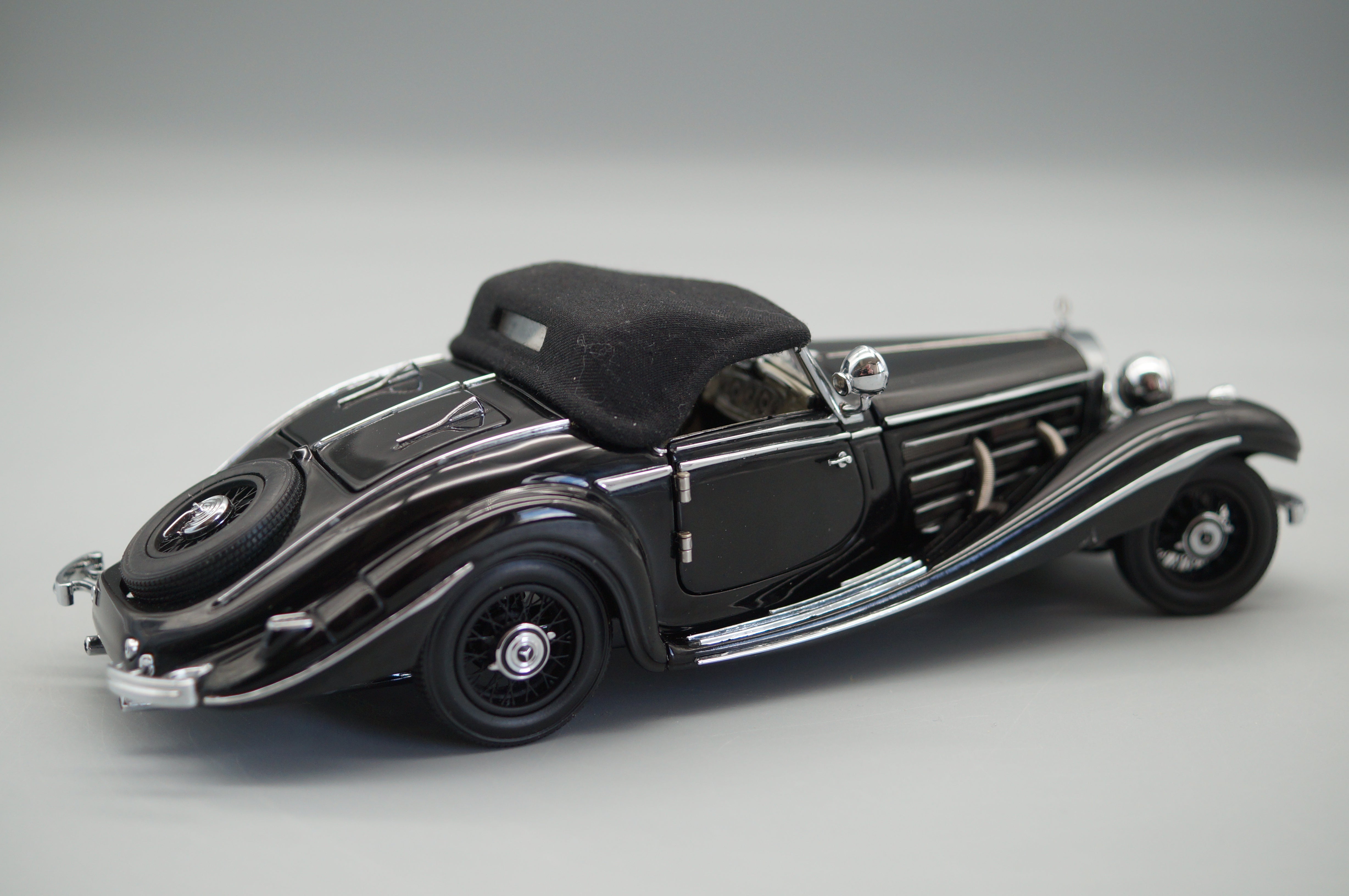 Mercedes-Benz 540K Cabriolet B red/black CMC M-003R 1/24