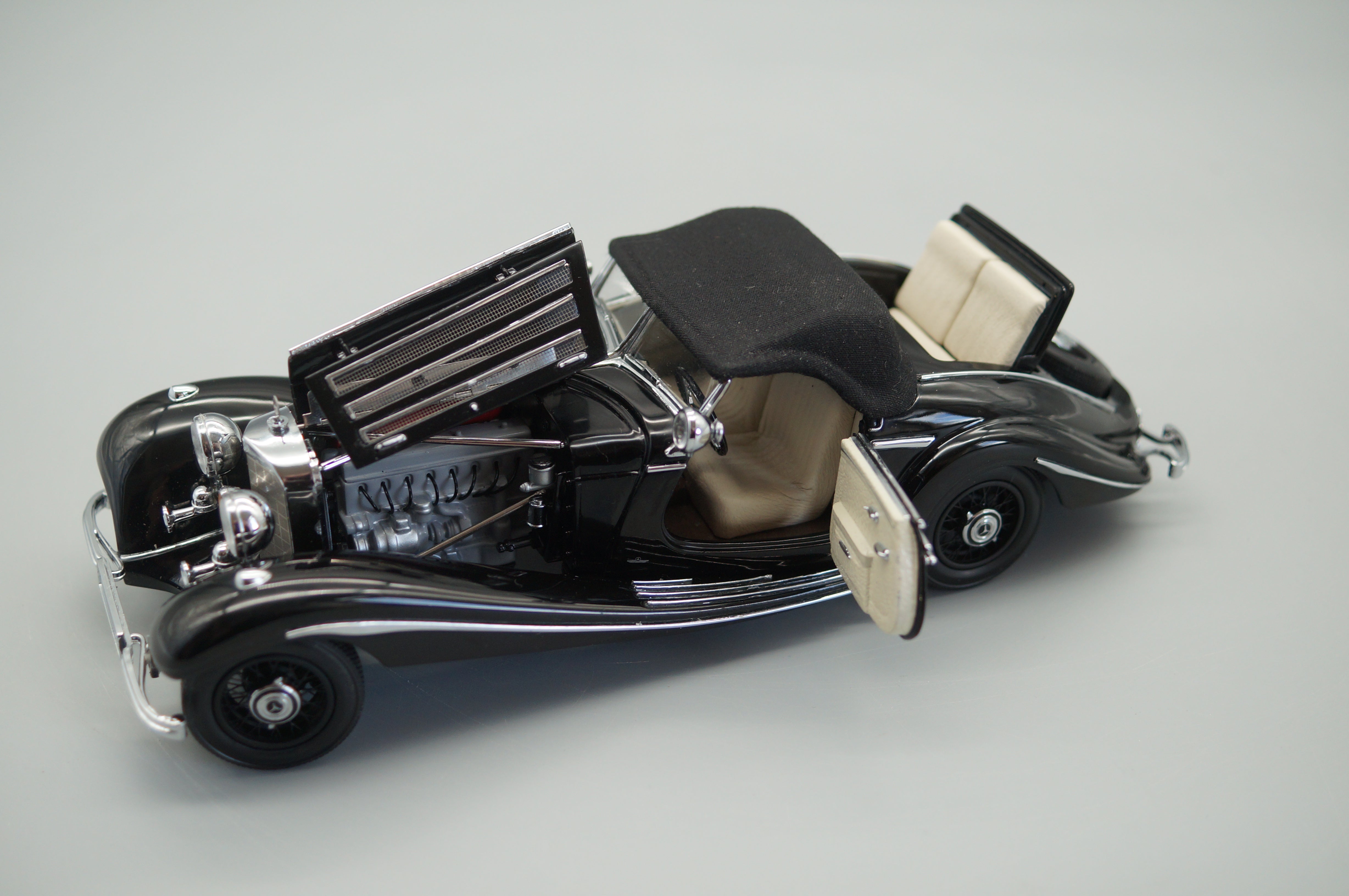 Mercedes-Benz 540K Cabriolet B red/black CMC M-003R 1/24