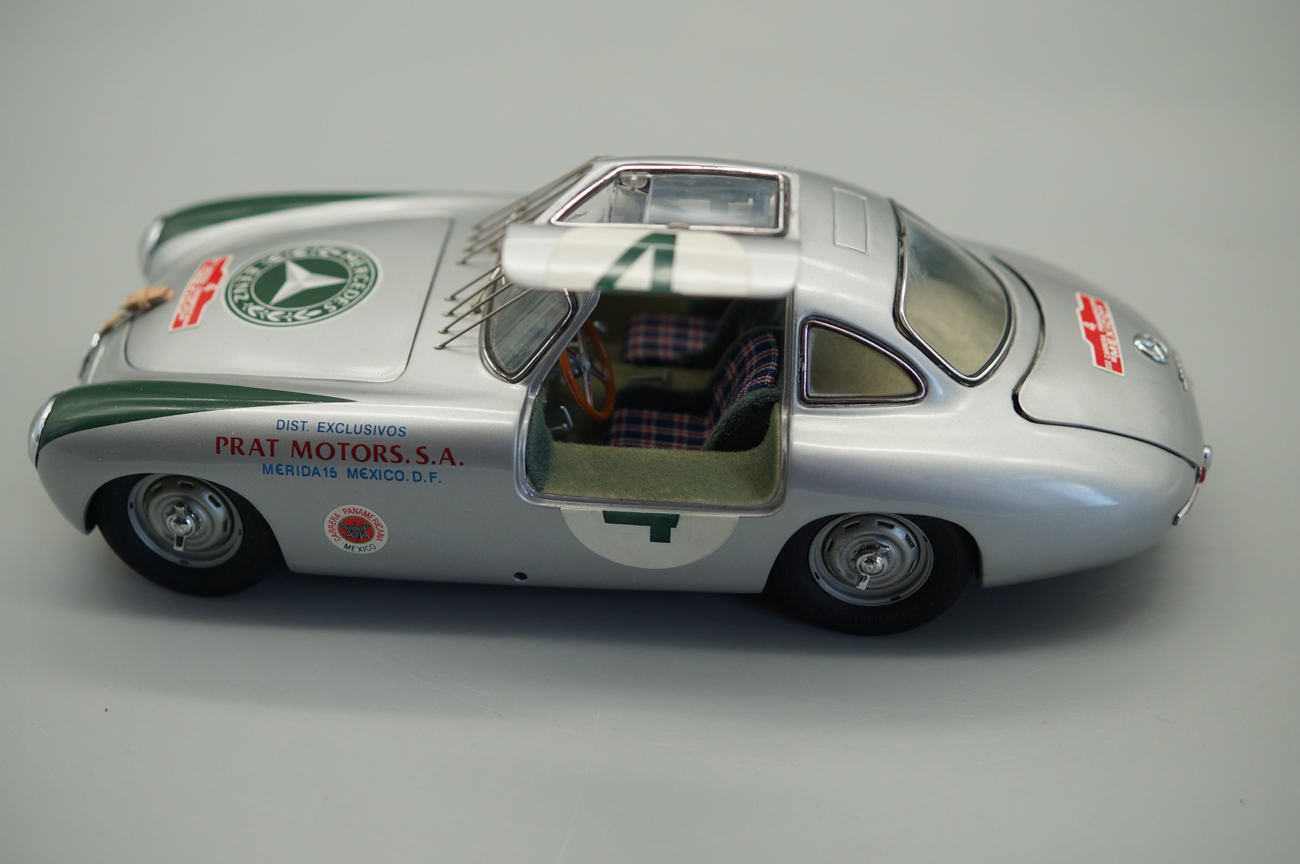 1/24 Mercedes-Benz 300SL #4 Panamericana #1960 CMC M-017 -pre-owned