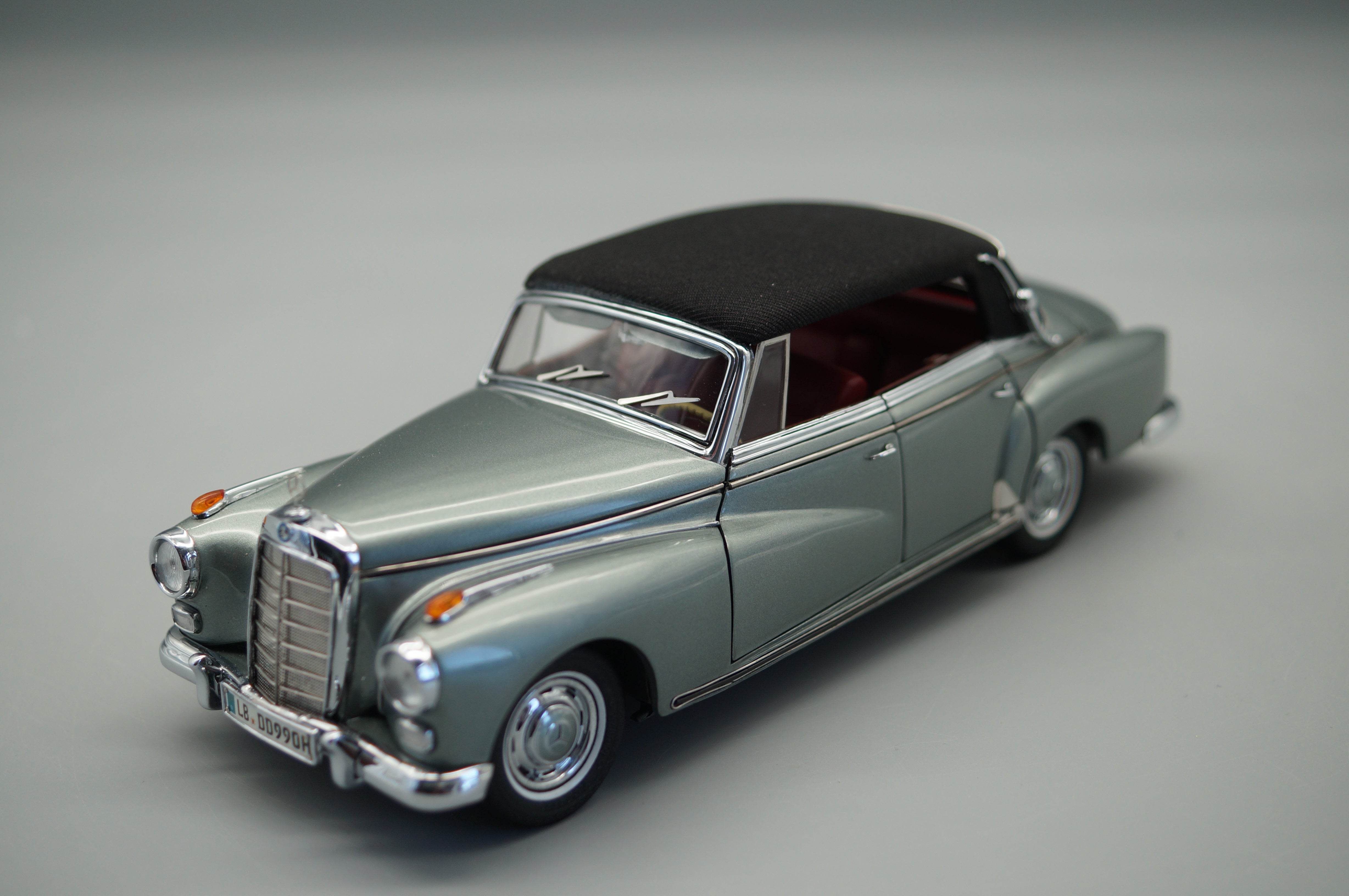 1/24 Mercedes-Benz 300d Adenauer Cabriolet #4788 CMC M-026 -pre-owned