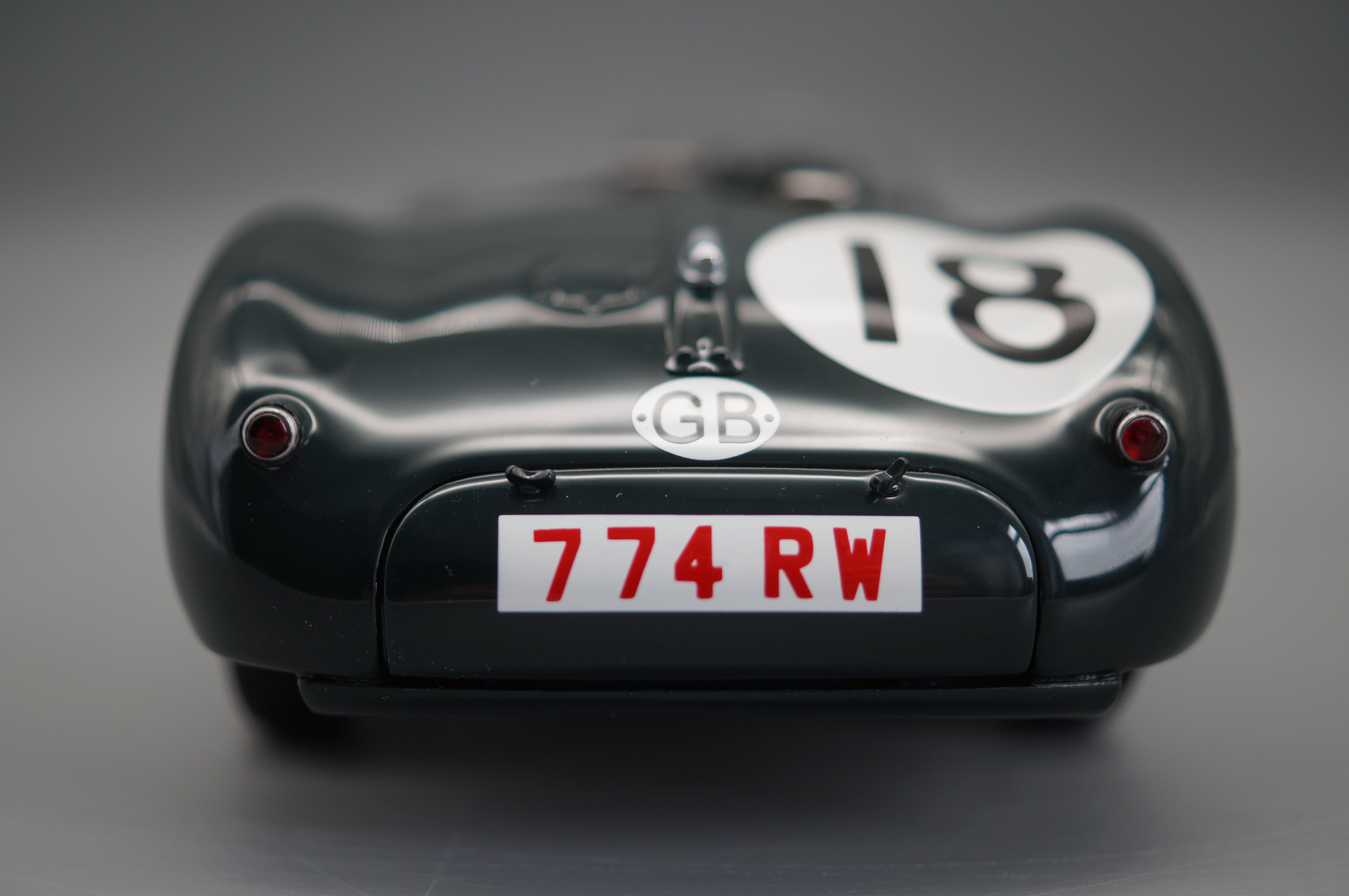 1:18 Jaguar C-Type #18 24h Le Mans Winner 1953 Rolt/Hamilton #1006/1500 CMC M-195 - pre-owned