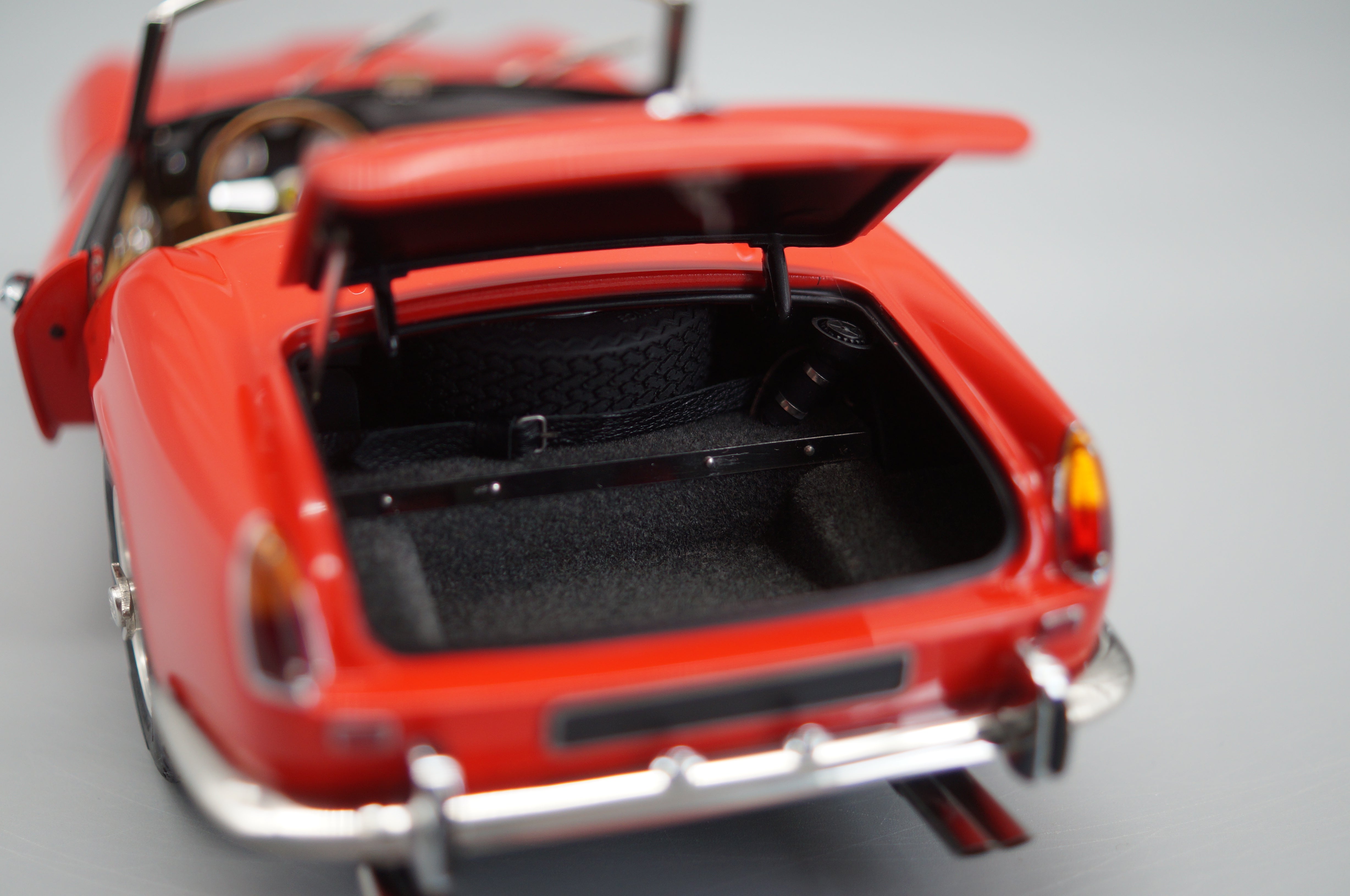 1/18 Ferrari 250 SWB Spyder California 1961 red #0117 CMC M-091 -pre-owned