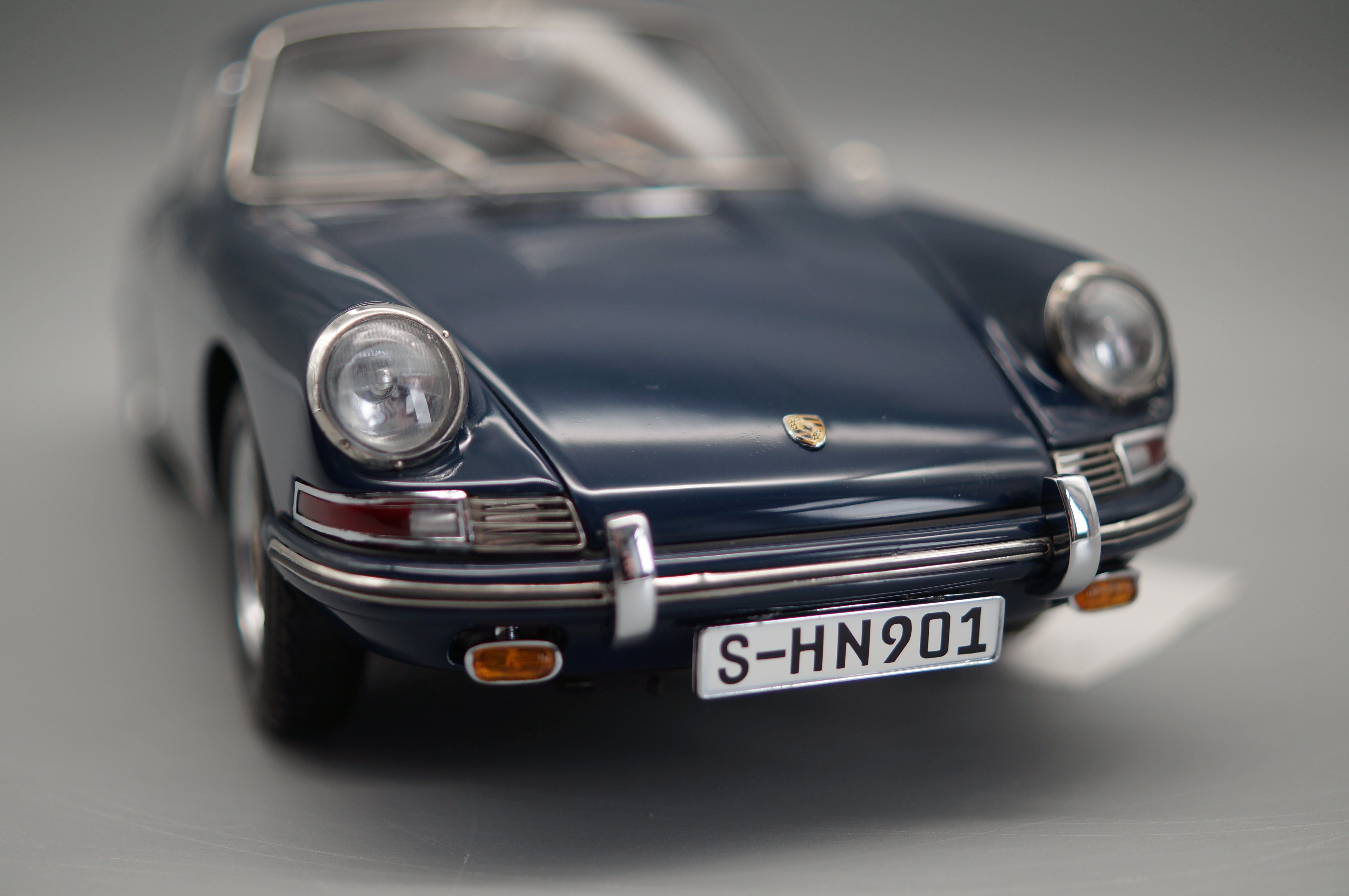 1/18 Porsche 901 Coupe Bali Blue #2097 CMC M-067 -pre-owned