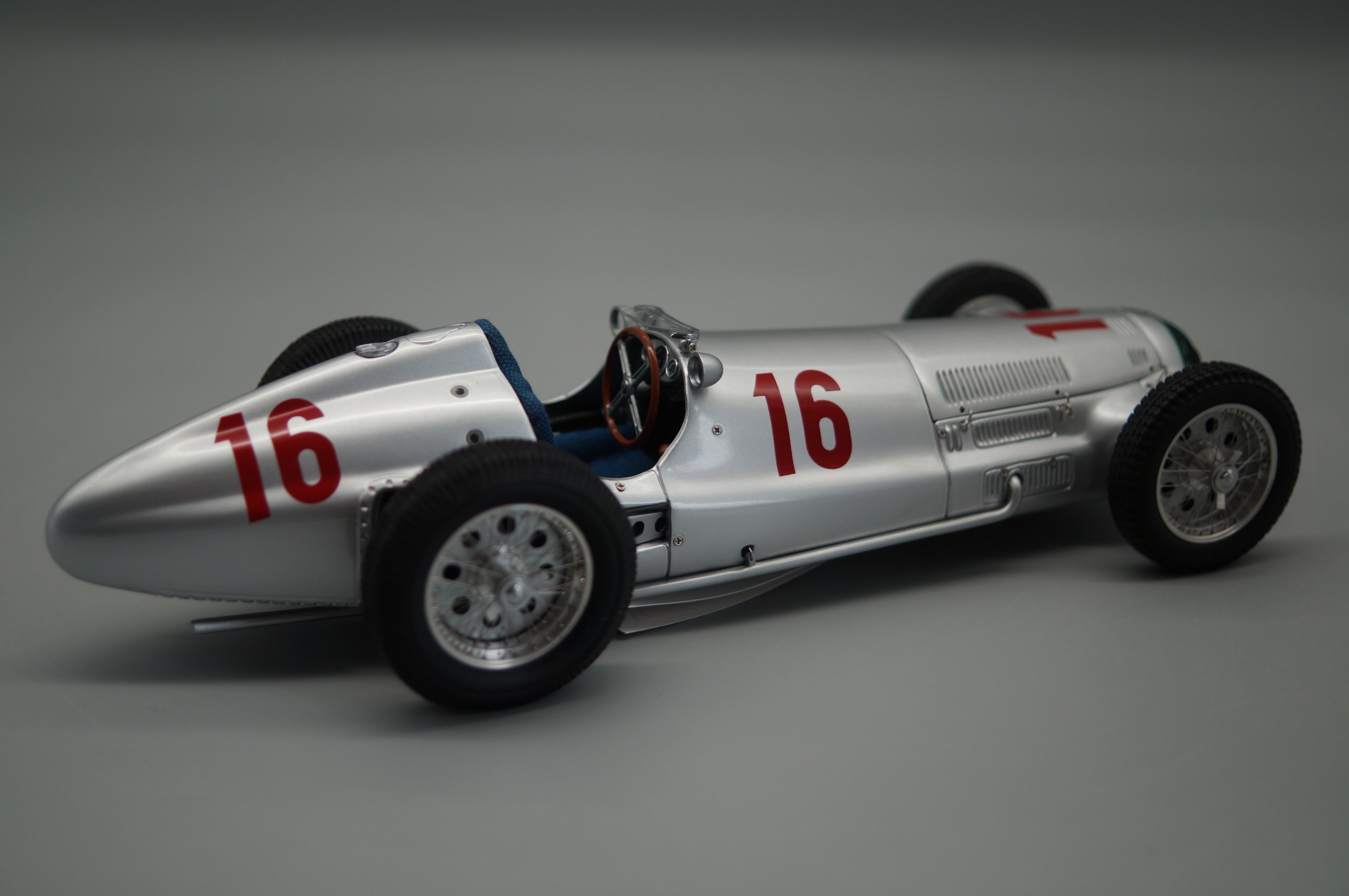Mercedes-Benz W154 #16 Richard Seaman CMC M-098 LE 3,000