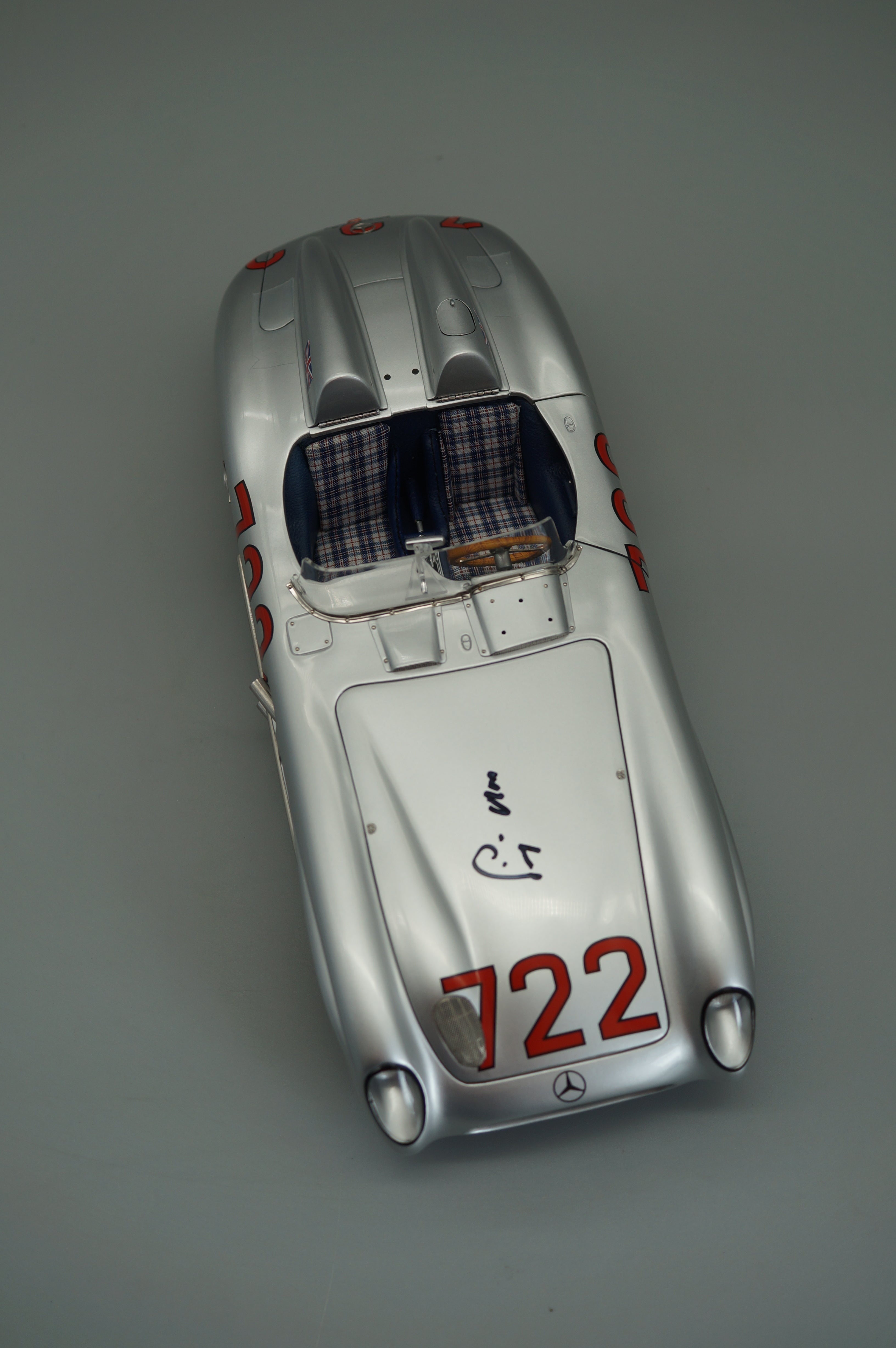 1/18 Mercedes-Benz 300SLR #722 Mille Miglia Stirling MOSS Signature Edition #484/722 CMC M-072 -pre-owned