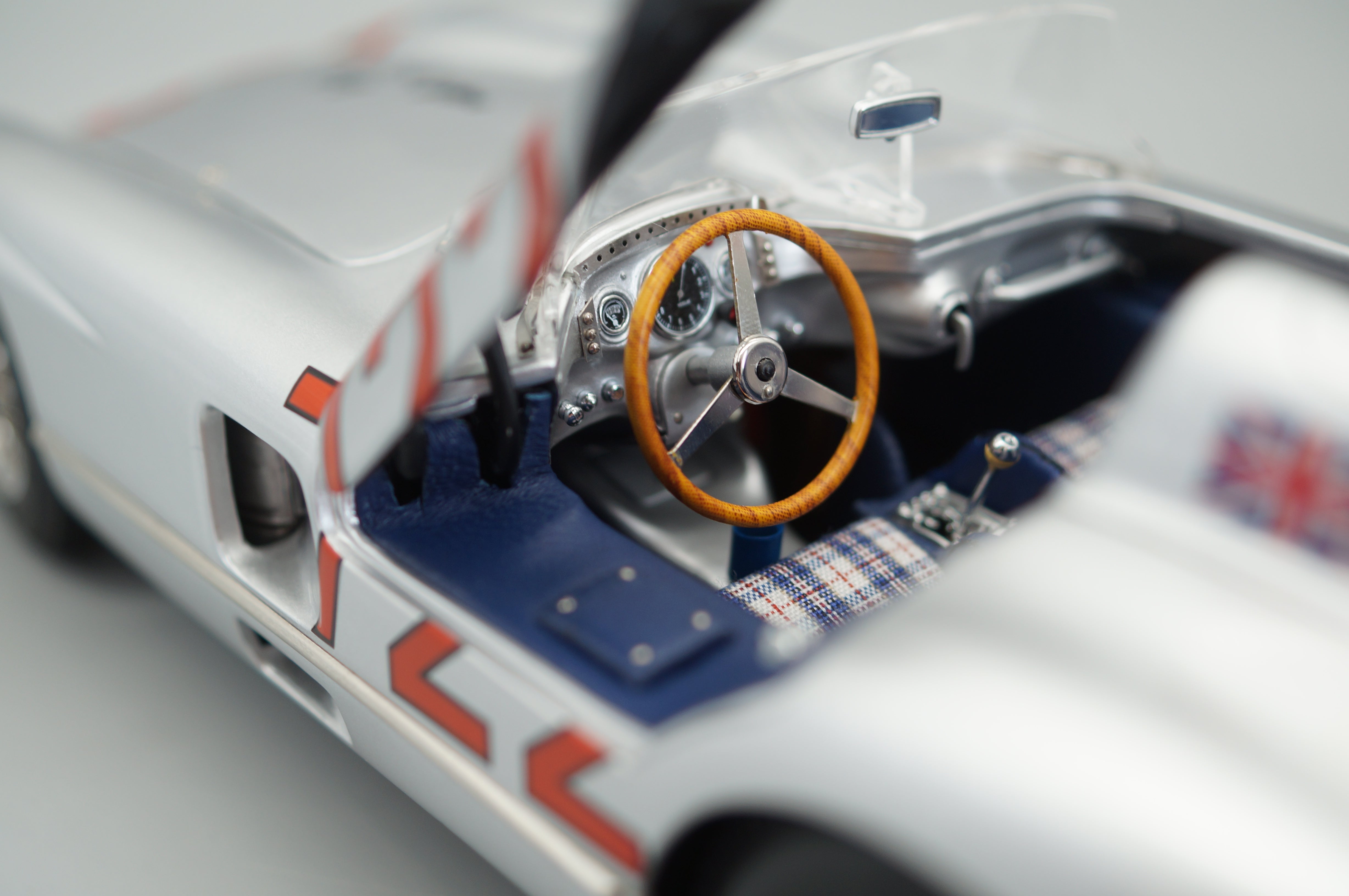 1/18 Mercedes-Benz 300SLR #722 Mille Miglia Stirling MOSS Signature Edition #484/722 CMC M-072 -pre-owned