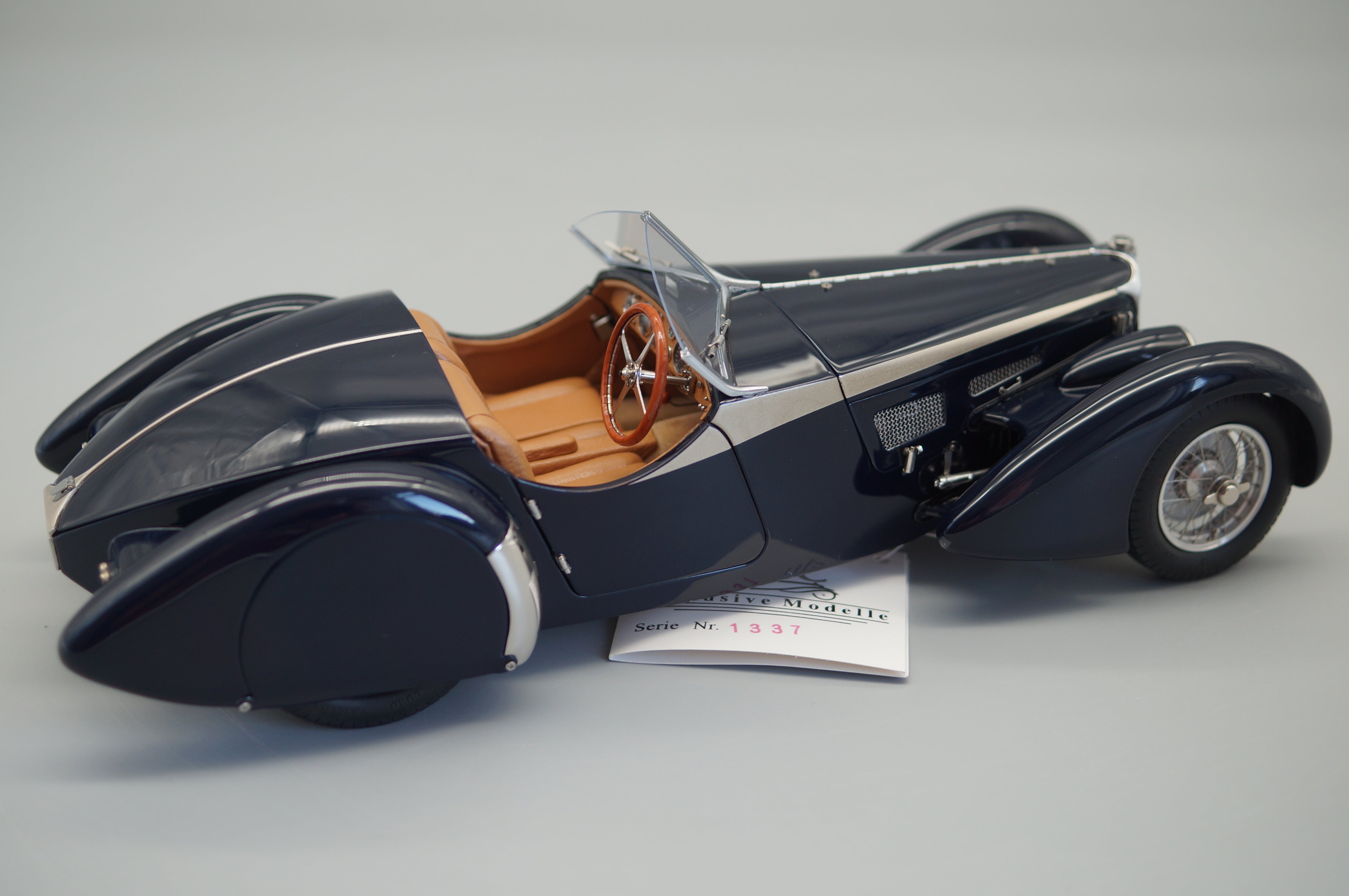 1/18 Bugatti 57 SC Corsica Roadster #1337 CMC M-106 - pre-owned