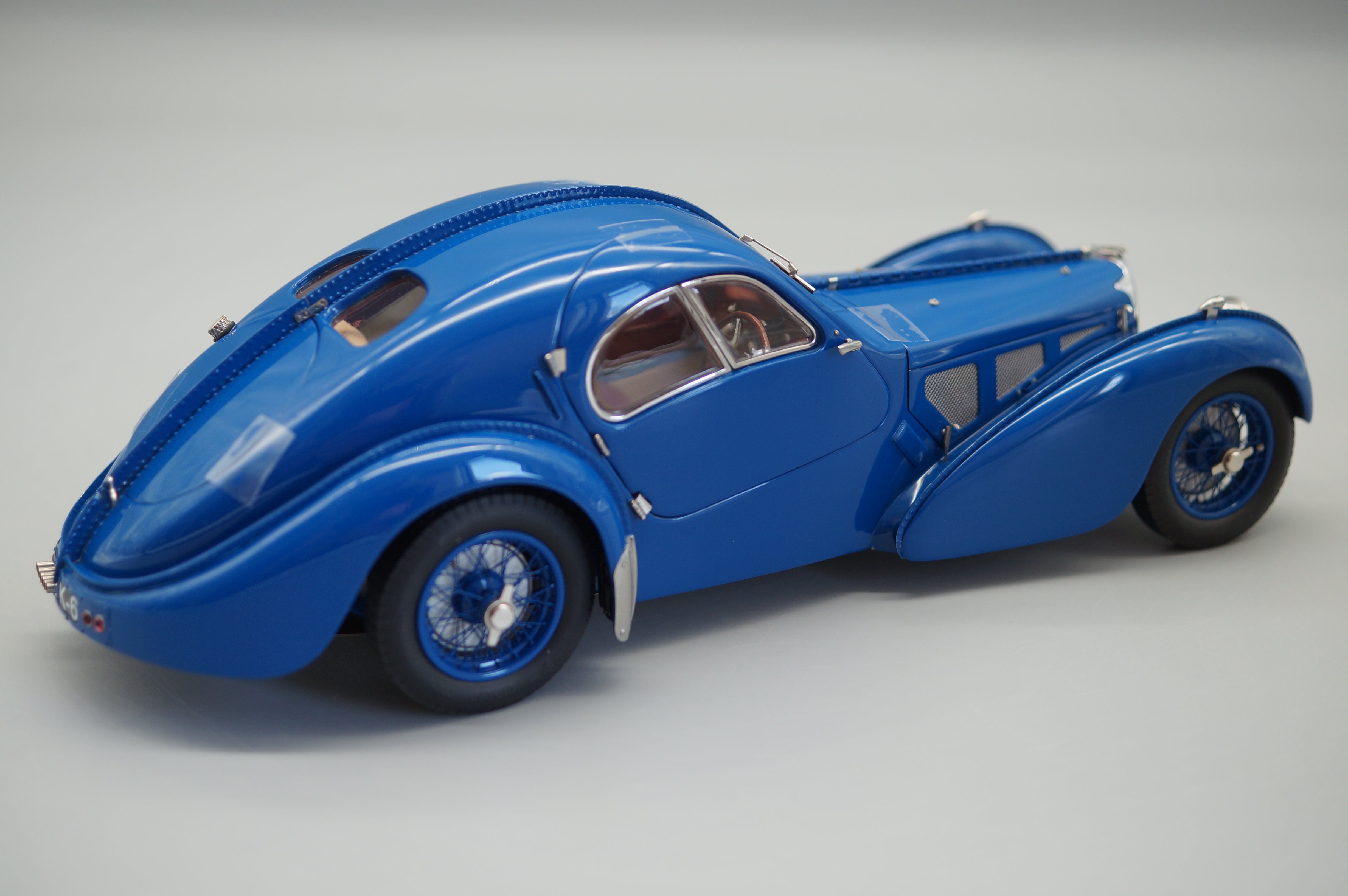 1/18 Bugatti Type 57 SC Atlantic blue R.B. Pope #2541 CMC M-083 -pre-owned-