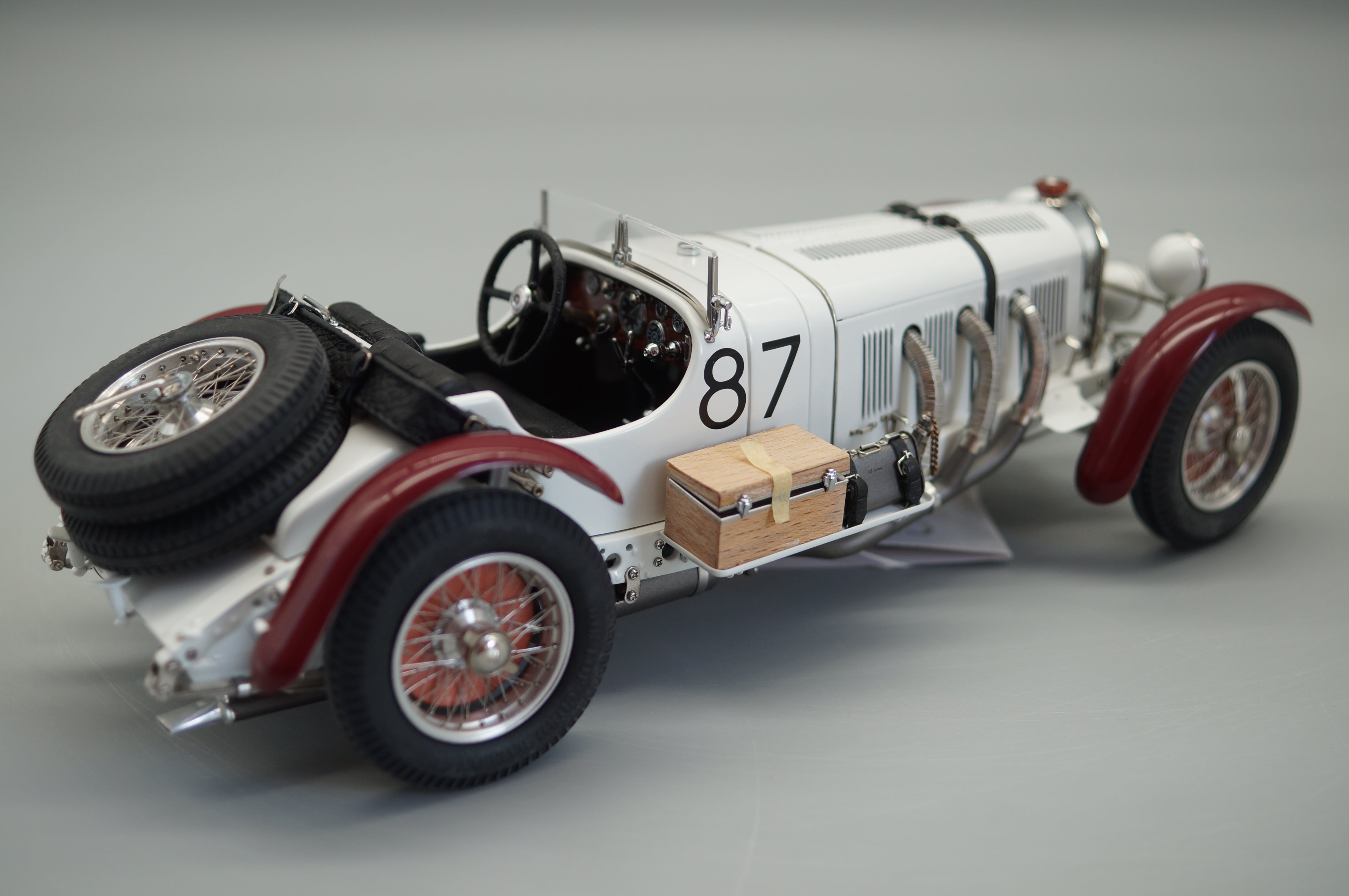 1/18 Mercedes-Benz SSKL #87 R. Caracciola Mille Miglia 1931 'The White Elephant' #5450 CMC M-055 -pre-owned-