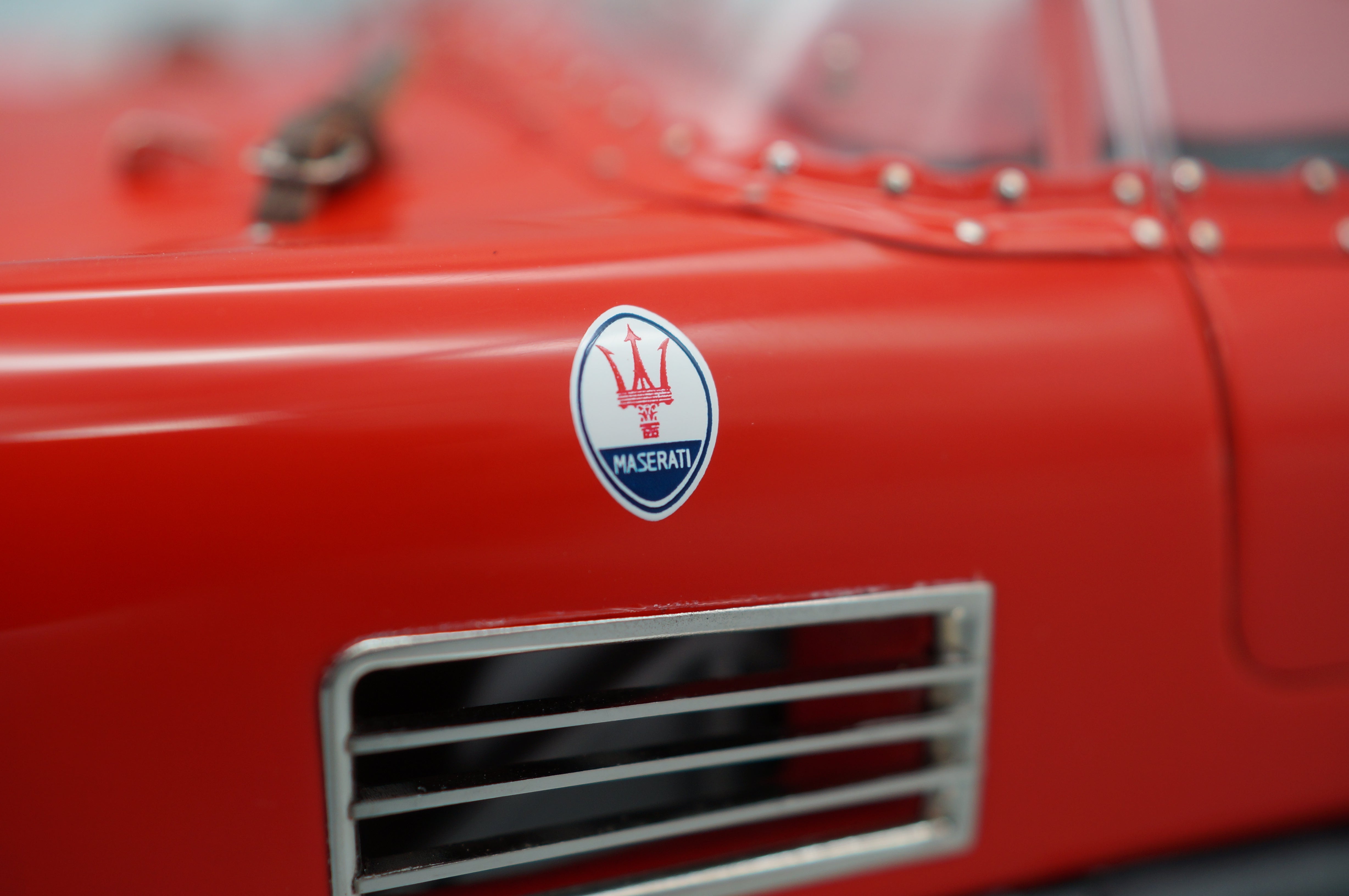 1/18 Maserati 300S #1 24H Le Mans 1958 0683/3000 CMC M-108 -pre-owned