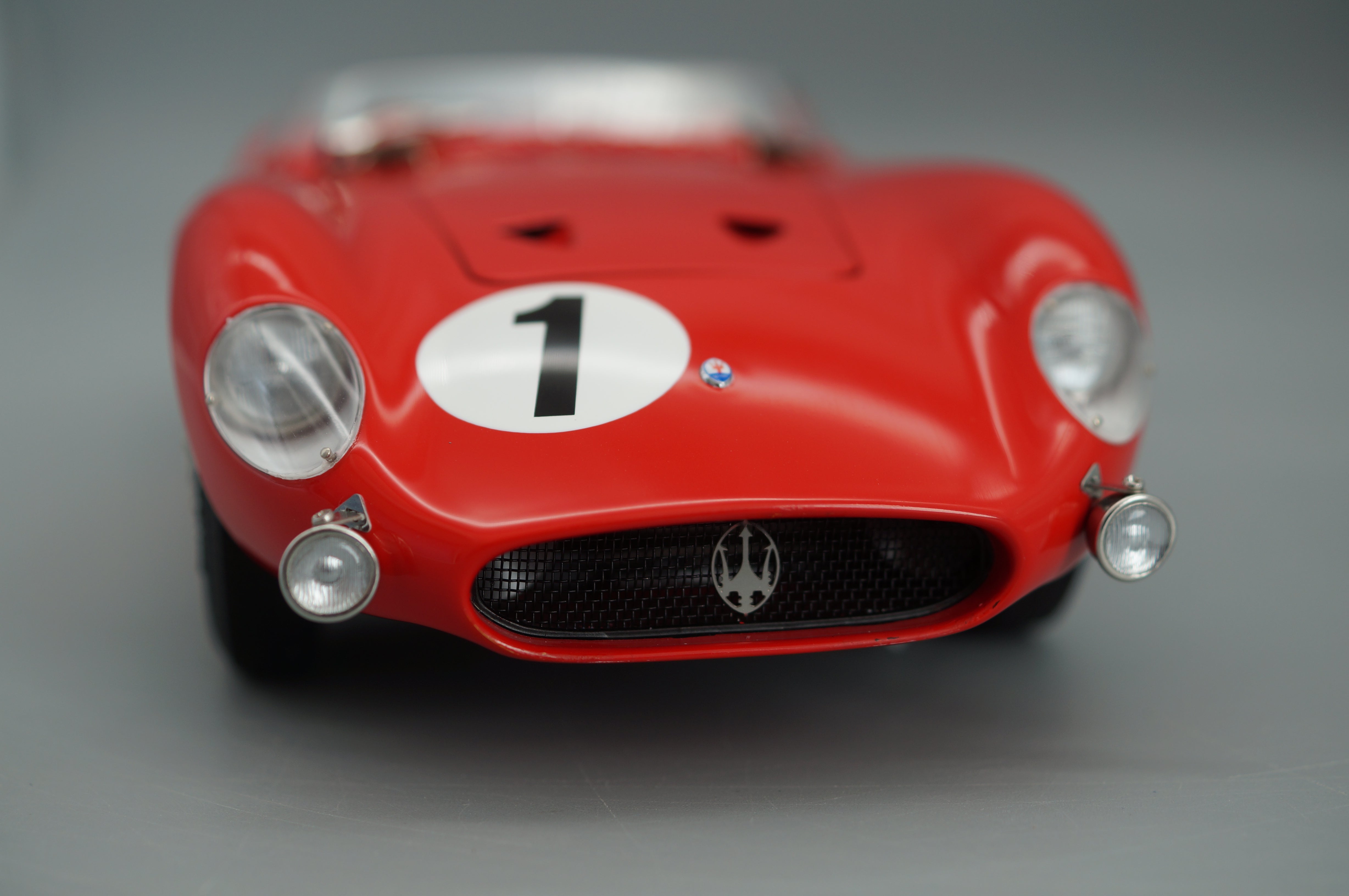 1/18 Maserati 300S #1 24H Le Mans 1958 0683/3000 CMC M-108 -pre-owned