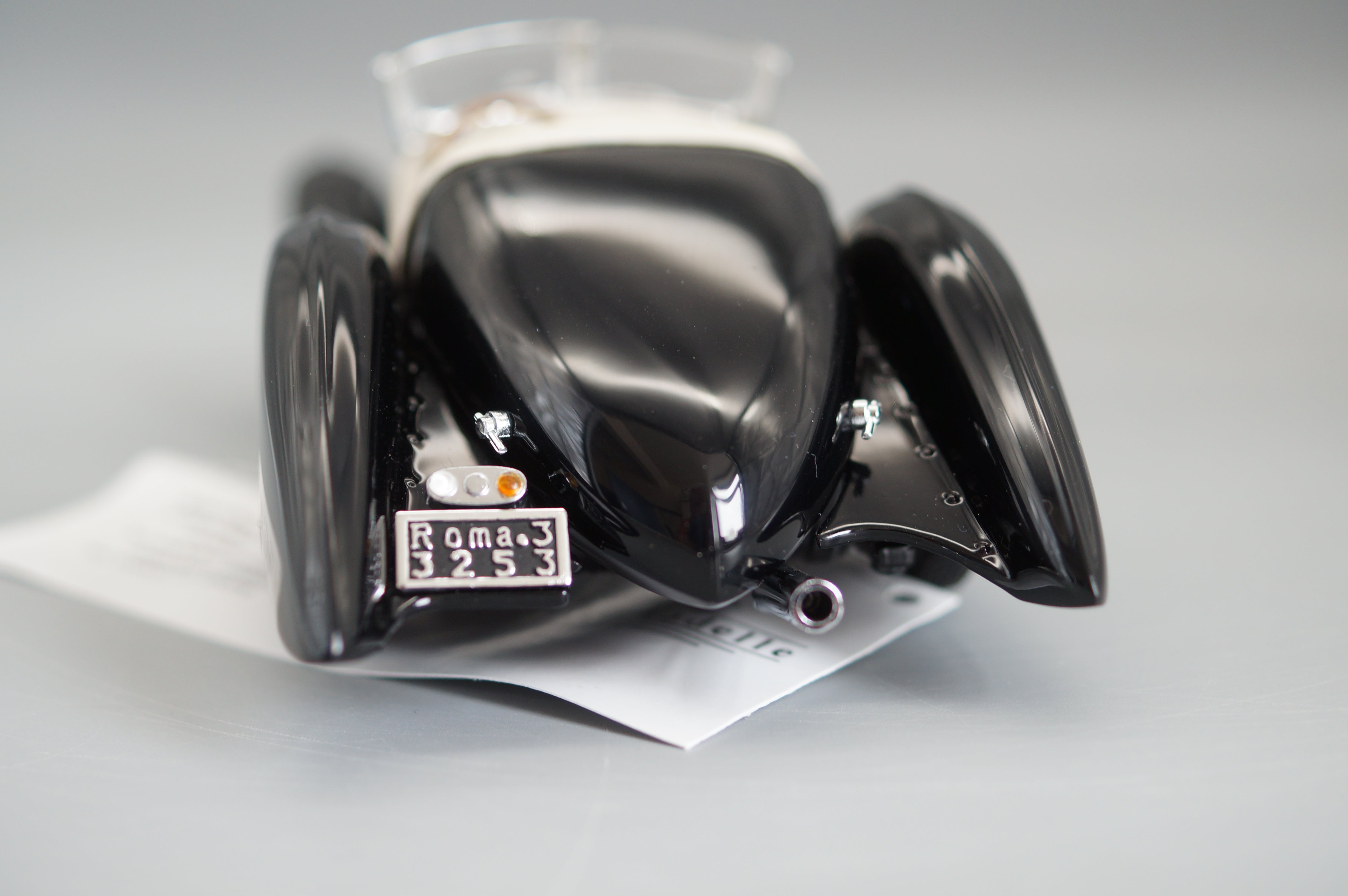 1/24 Mercedes-Benz SSK Trossi 'Der schwarze Prinz' CMC M-001 weisses Interieur -pre-owned
