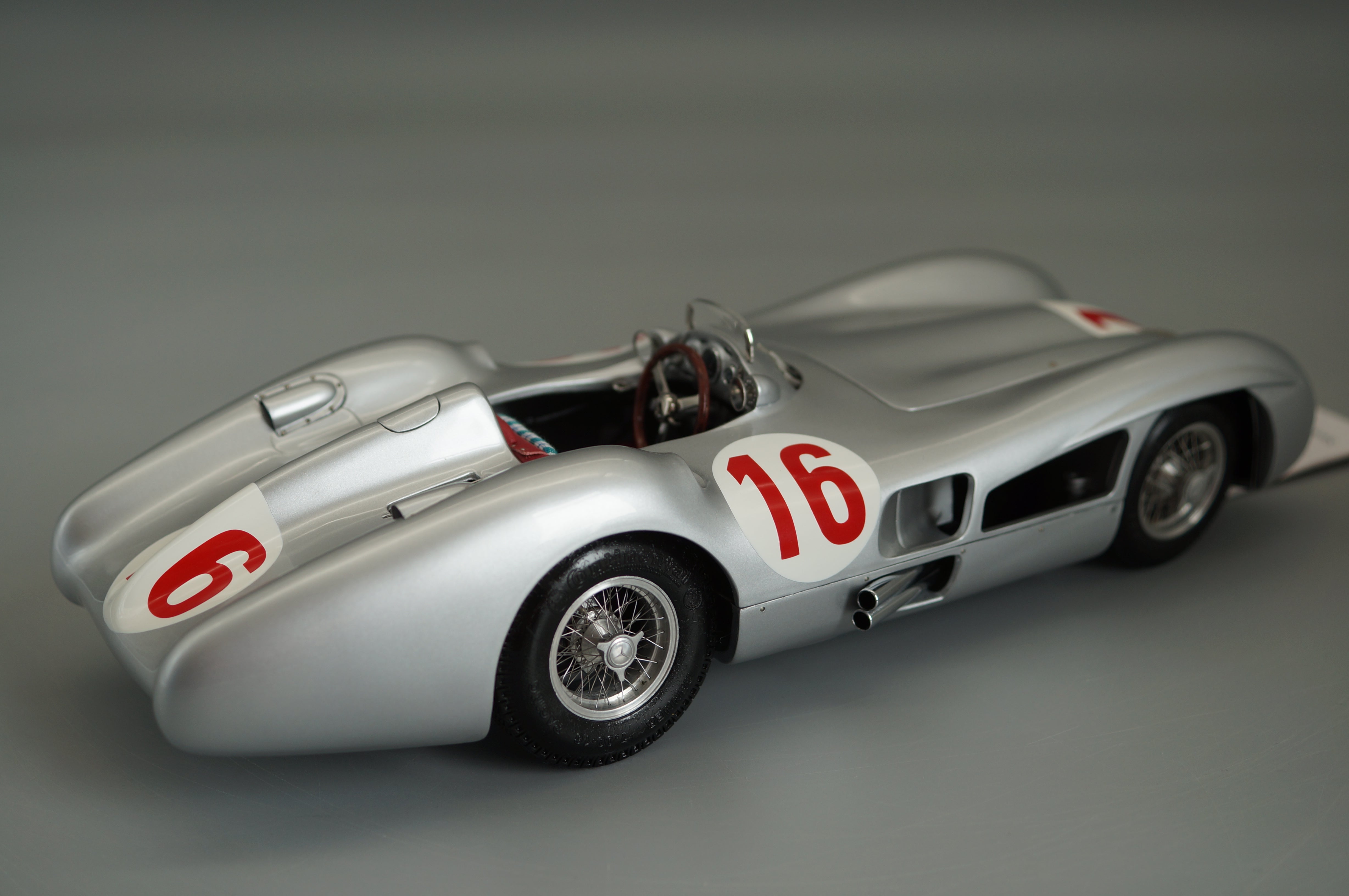 1/18 Mercedes-Benz W196R #16 Stirling MOSS #2781/4000 CMC M-057 - pre-owned