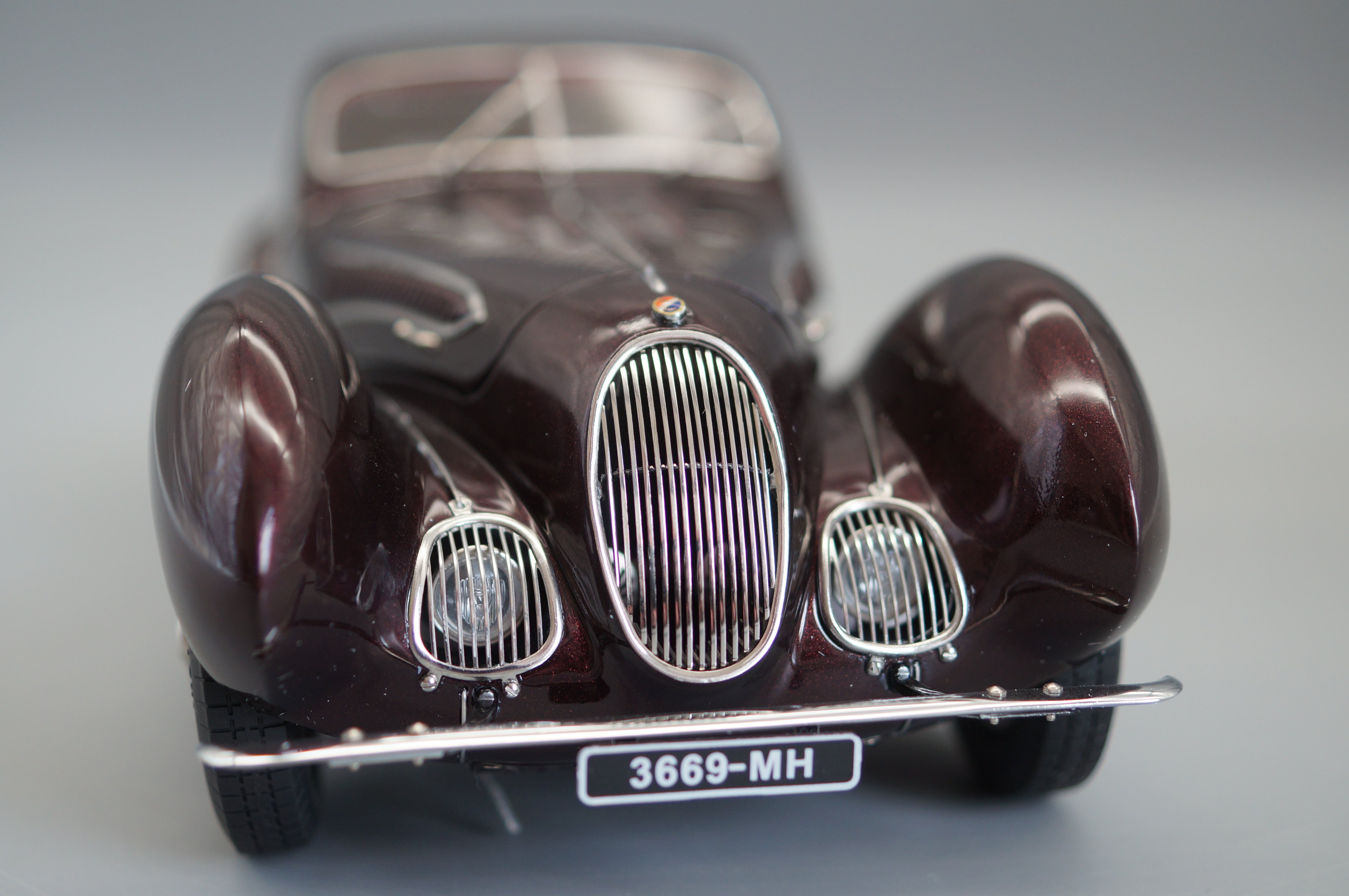 Talbot-Lago Coupé T150 C-SS Figoni & Falaschi "Teardrop" "Memory Edition" Aubergine CMC M-179