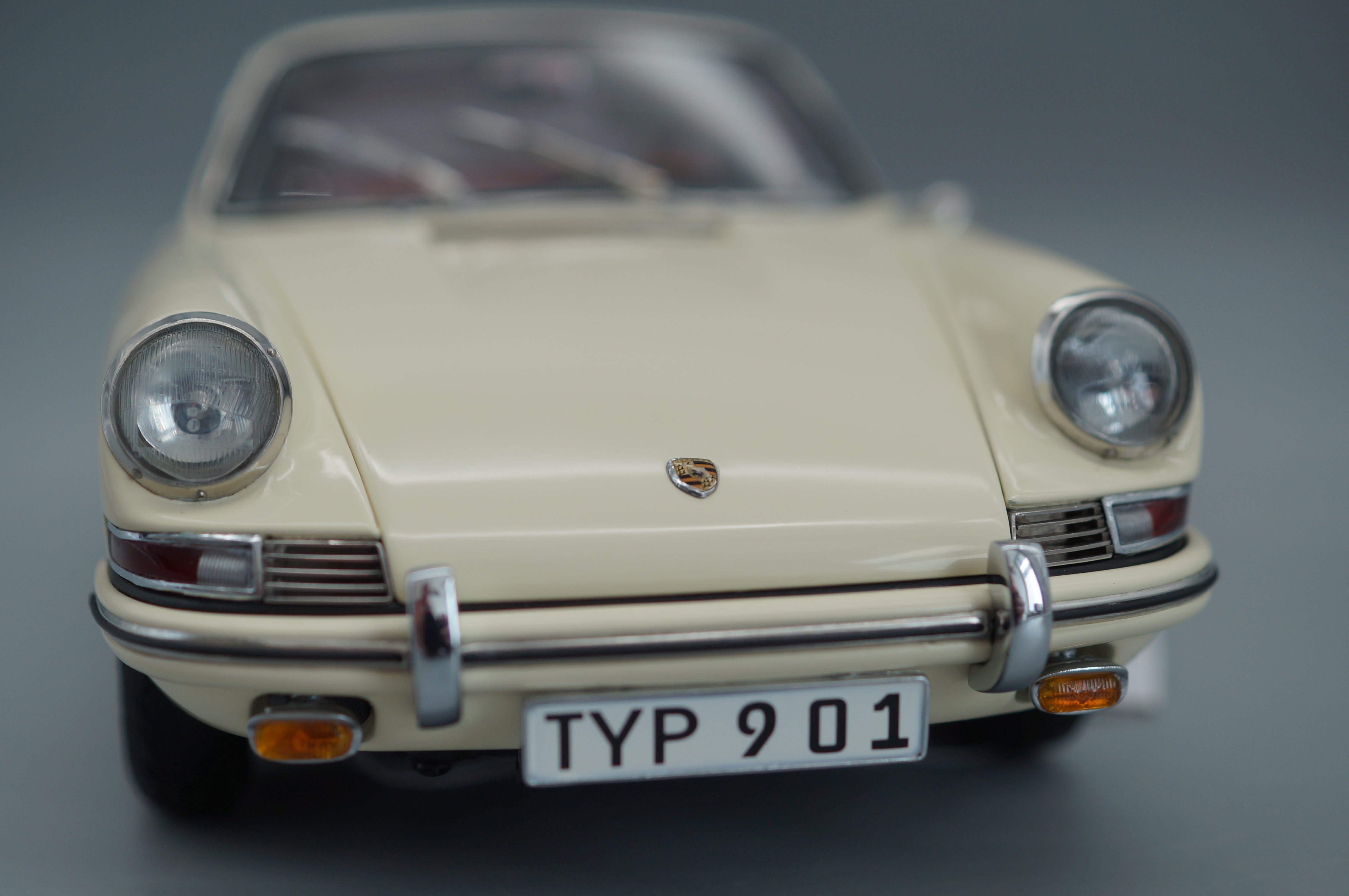 1/18 Porsche 901 Coupe Beige #1150 CMC M-067C -pre-owned