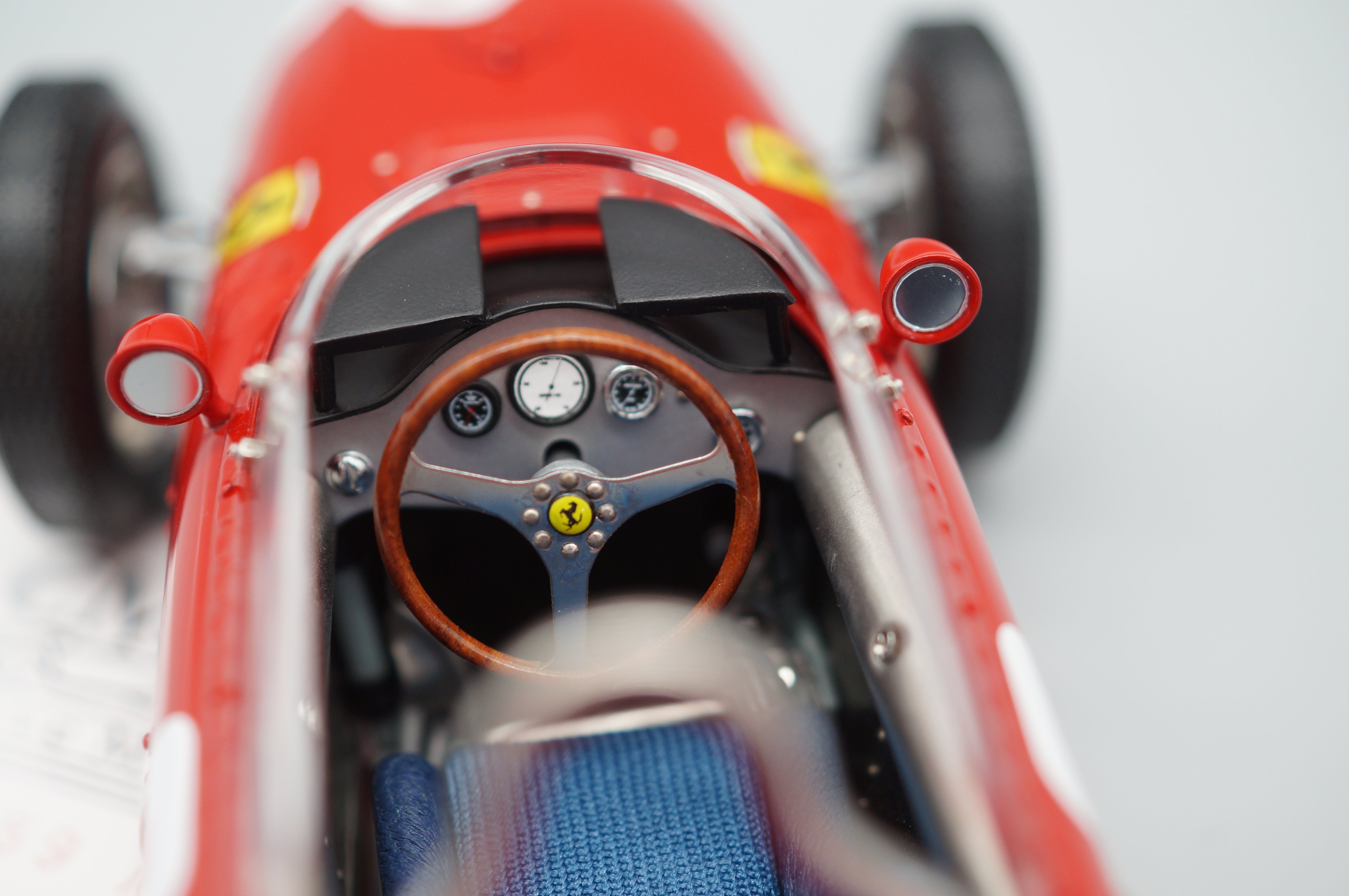 1/18 Ferrari 156 F1 'Sharknose' #2 Phil Hill Monza #3359/6000 CMC M-068 -pre-owned