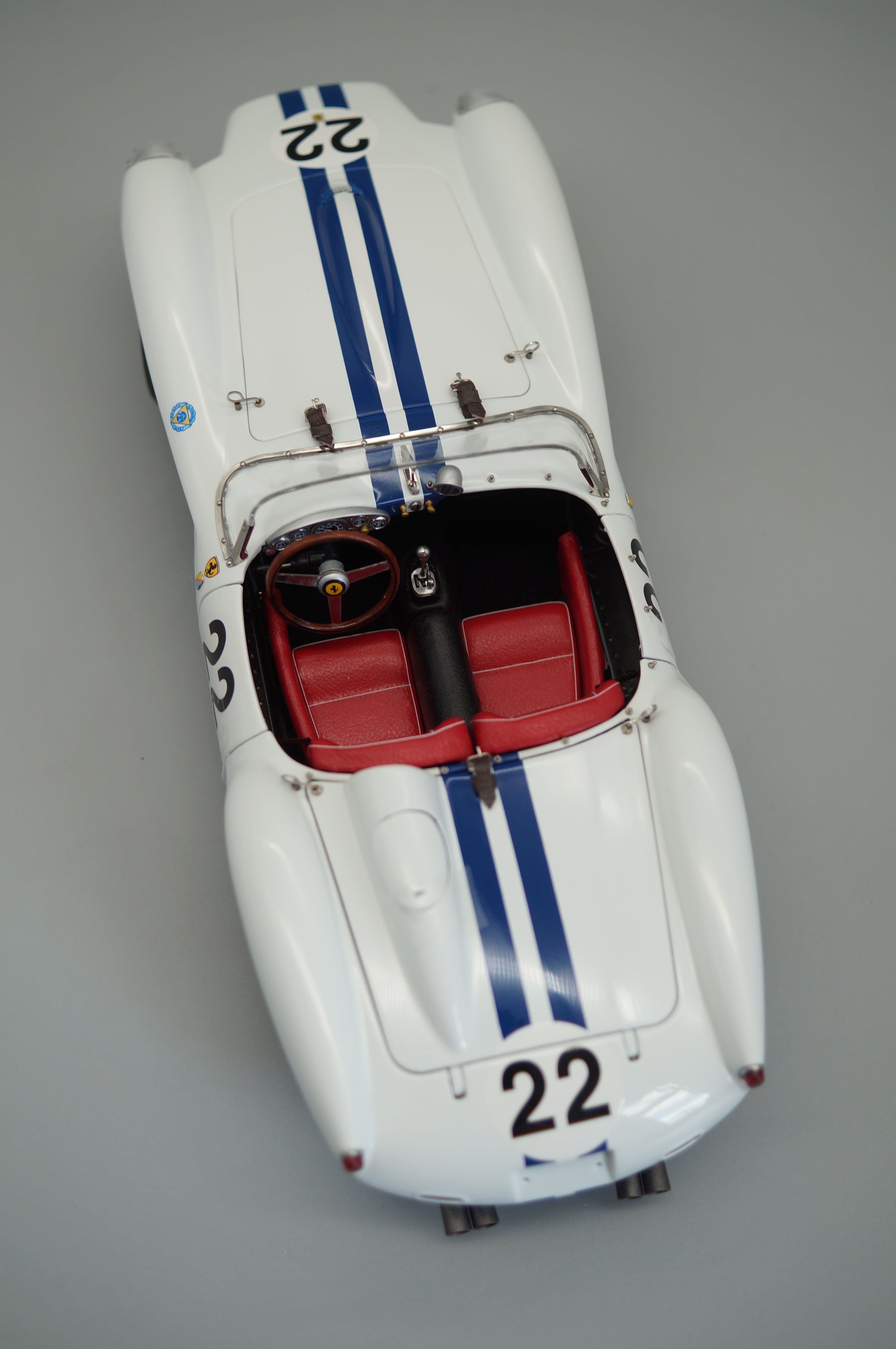 1/18 Ferrari 250 Testa Rossa #22 Pontoon Fender #2416/3000 CMC M-080 -pre-owned