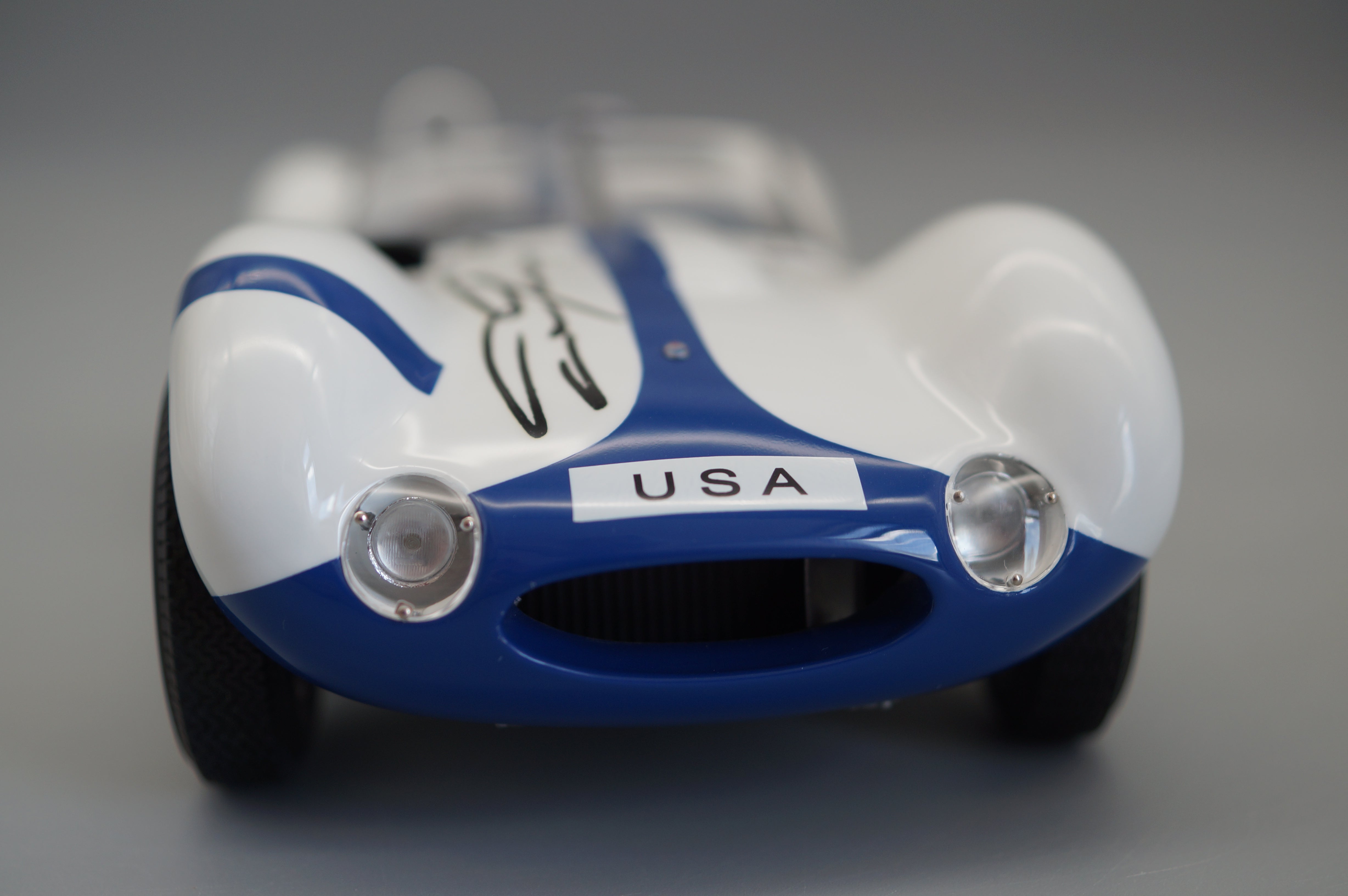 1/18 Maserati Birdcage #5 signiert von Dan Gurney #464/600 CMC M-062 -pre-owned