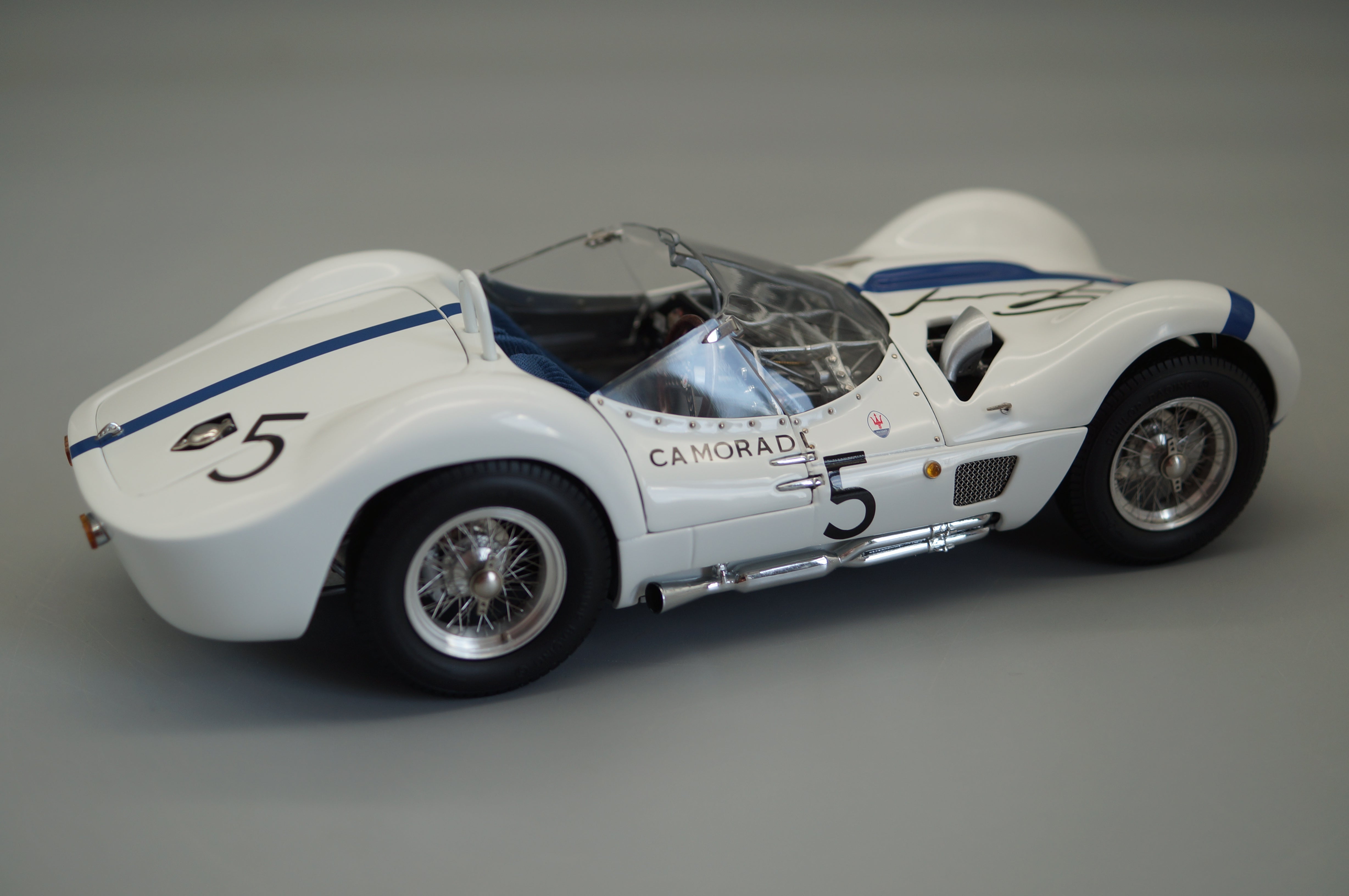 1/18 Maserati Birdcage #5 signiert von Dan Gurney #464/600 CMC M-062 -pre-owned