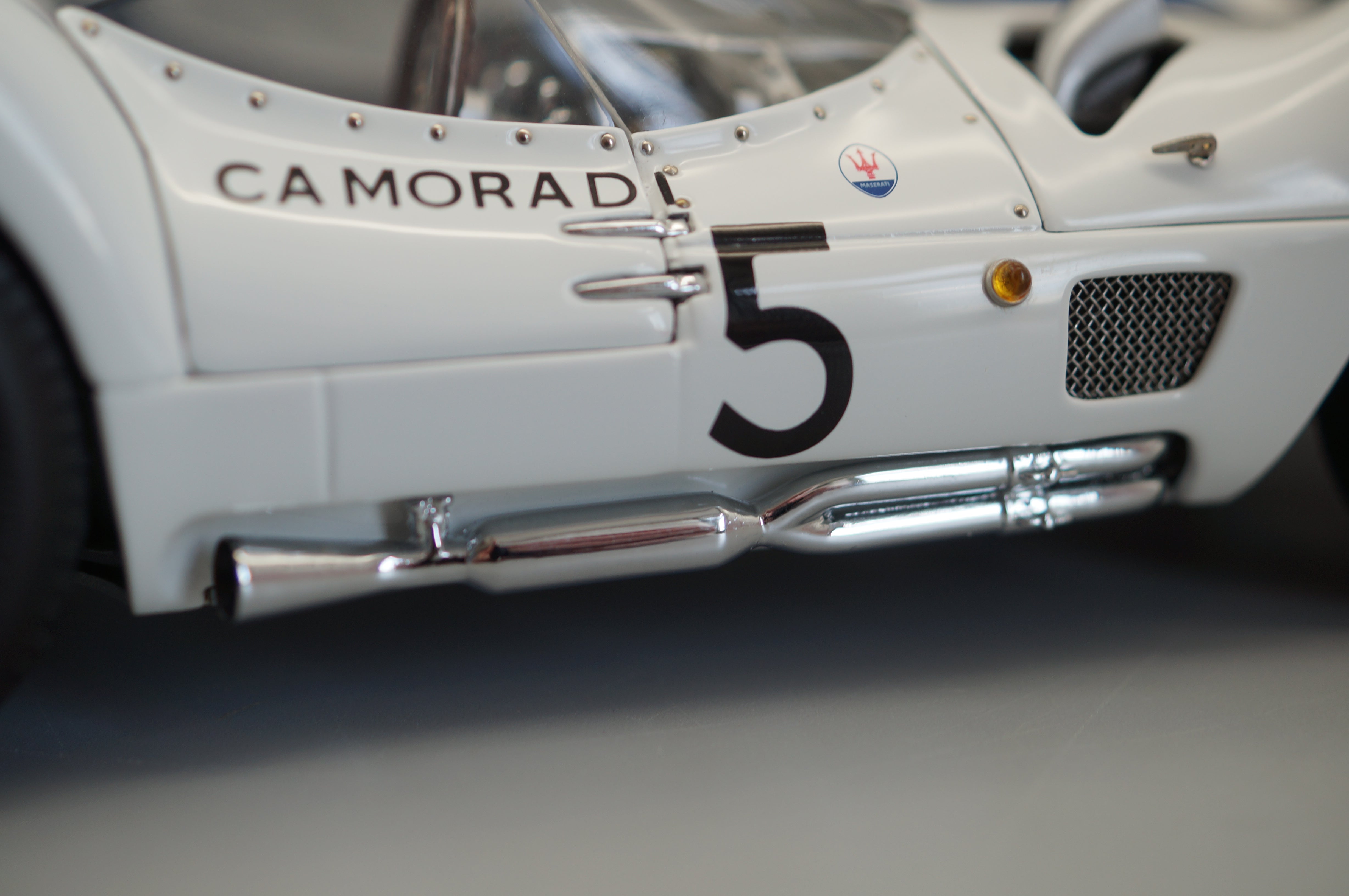 1/18 Maserati Birdcage #5 signiert von Dan Gurney #464/600 CMC M-062 -pre-owned