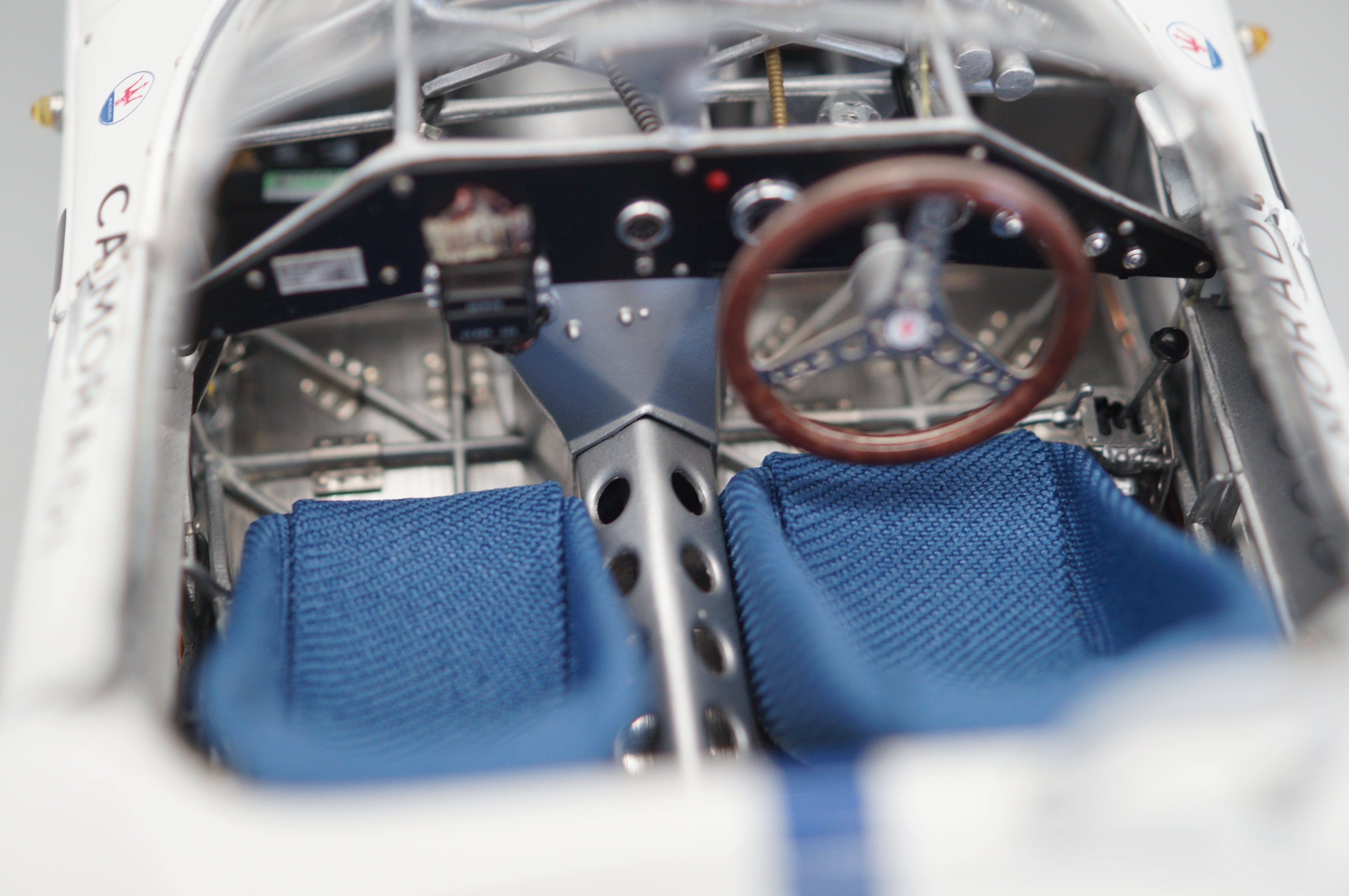 1/18 Maserati Birdcage #5 signiert von Dan Gurney #464/600 CMC M-062 -pre-owned