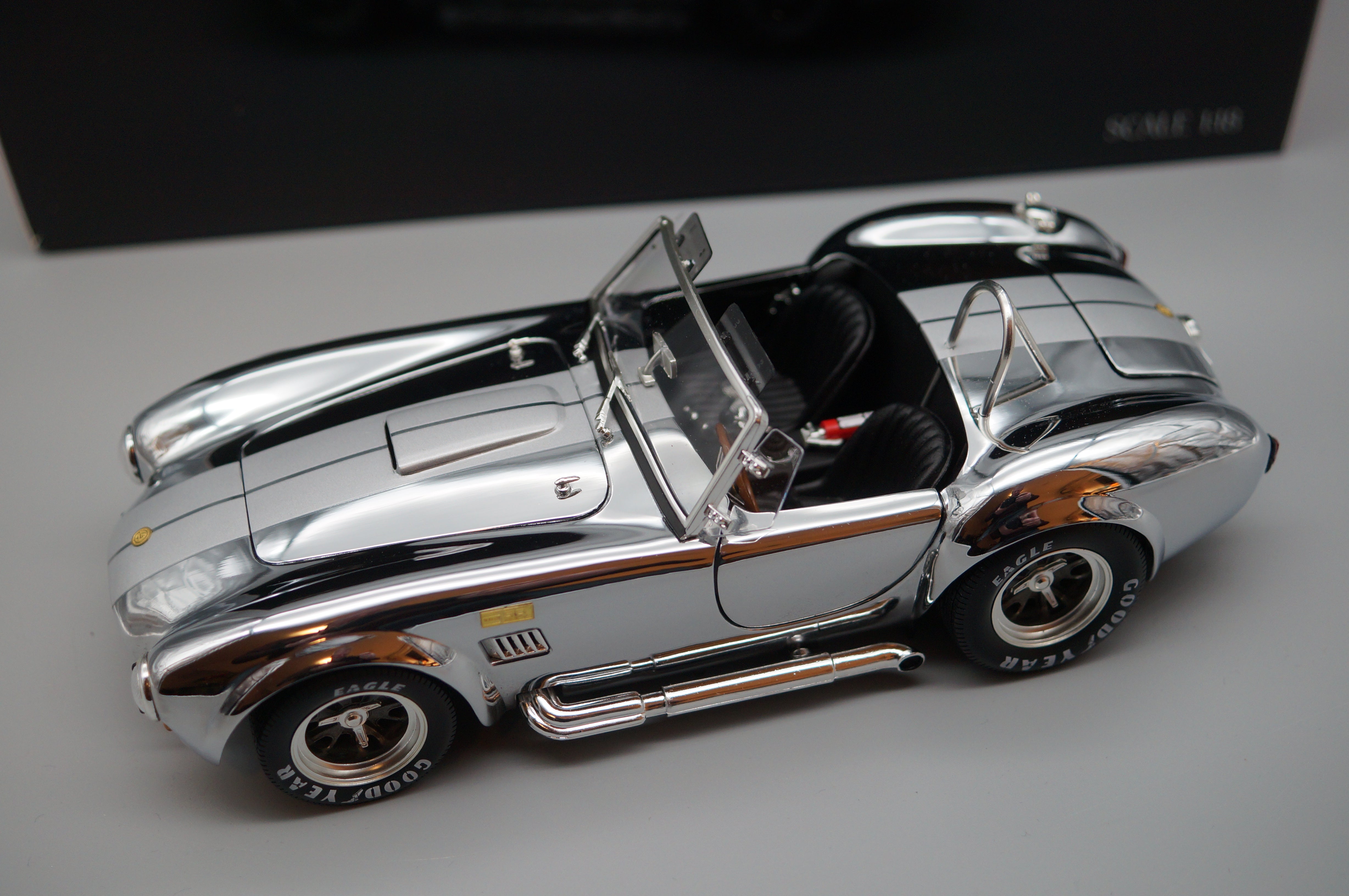 1/18 Kyosho SHELBY Cobra 427 S/C CHROME Edition No. 08047CP