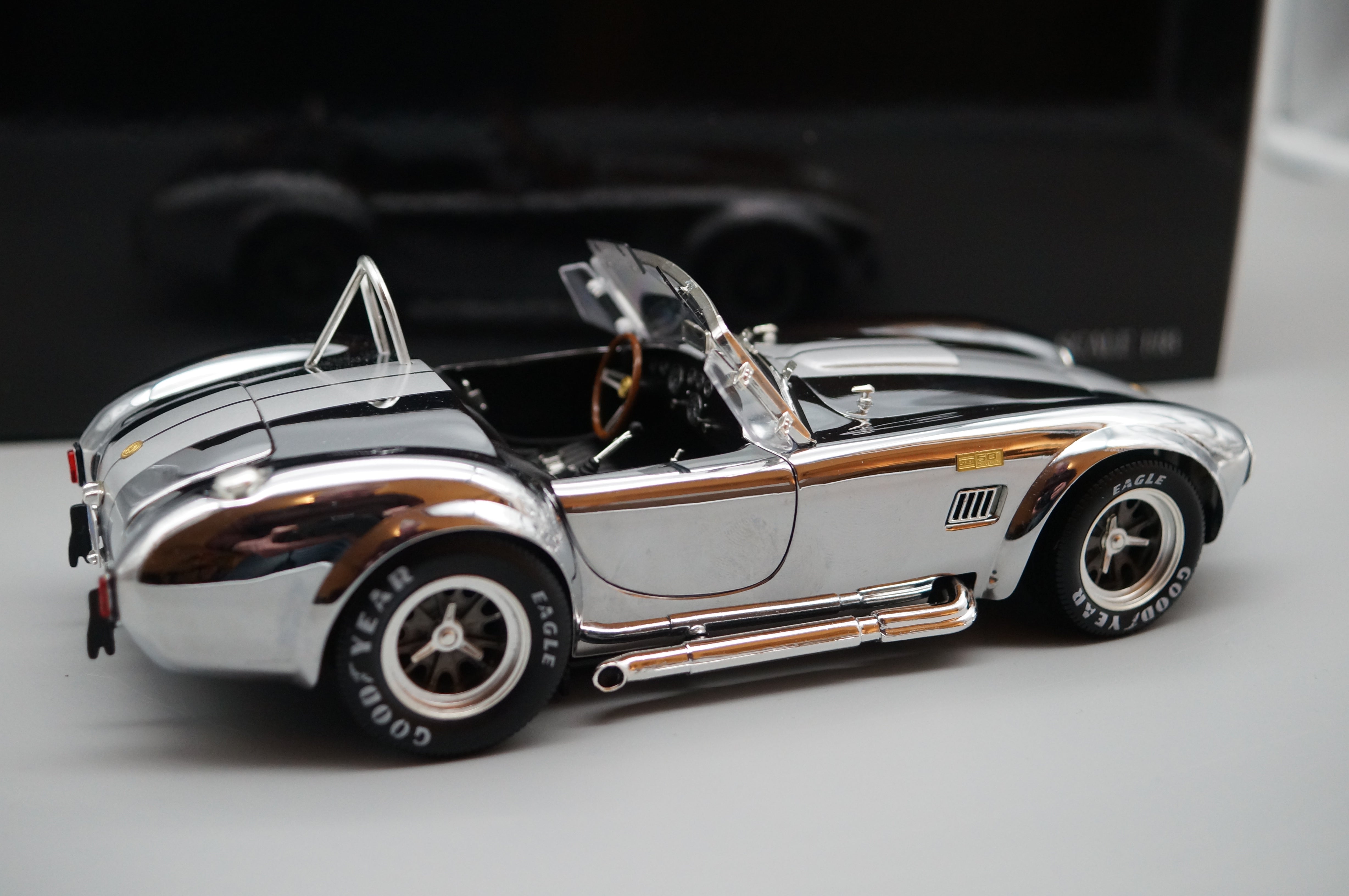 1/18 Kyosho SHELBY Cobra 427 S/C CHROME Edition No. 08047CP