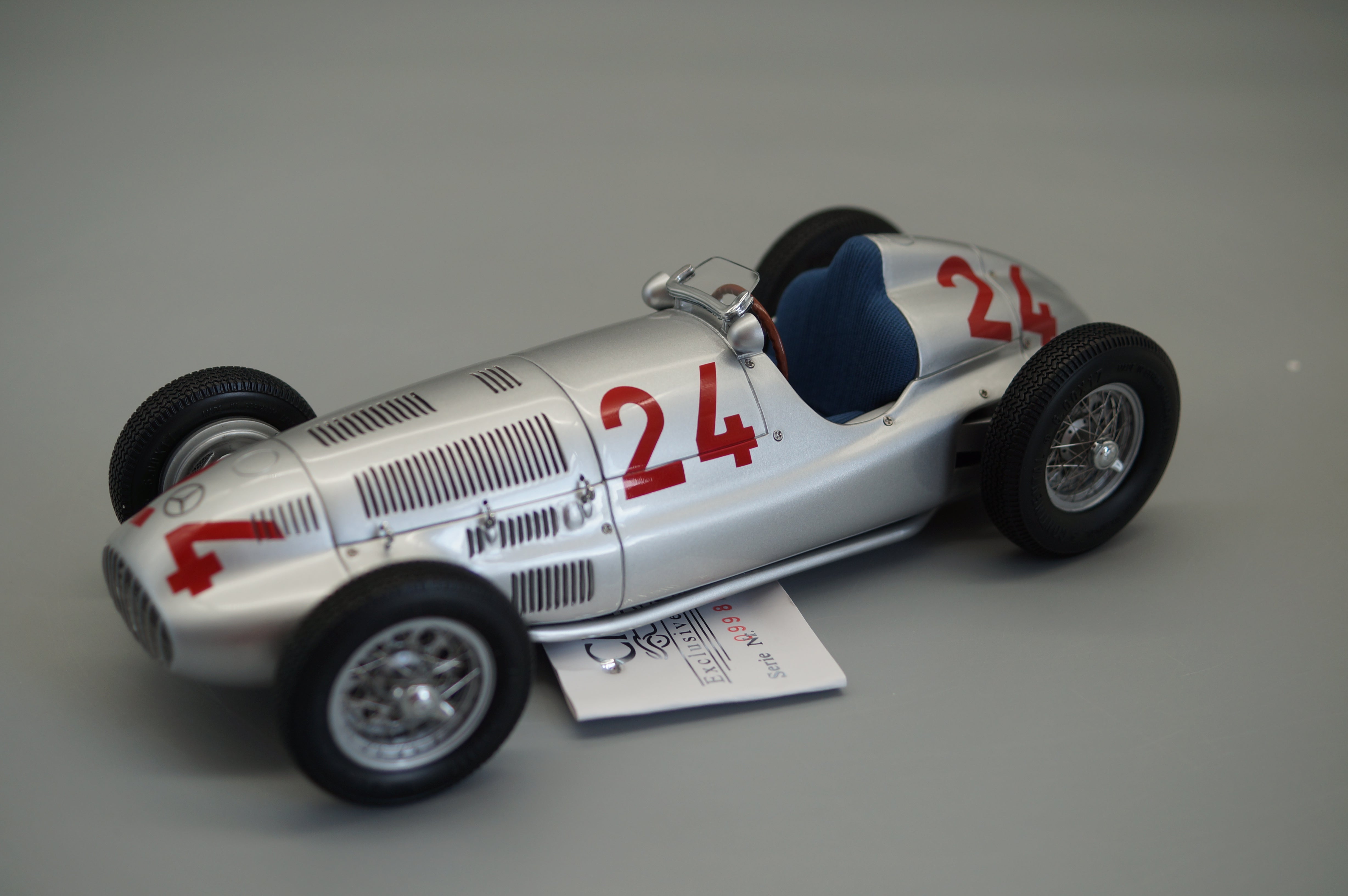 1/18 Mercedes-Benz W165 #24 Tripoli #0998/5000 CMC M-074 - pre-owned