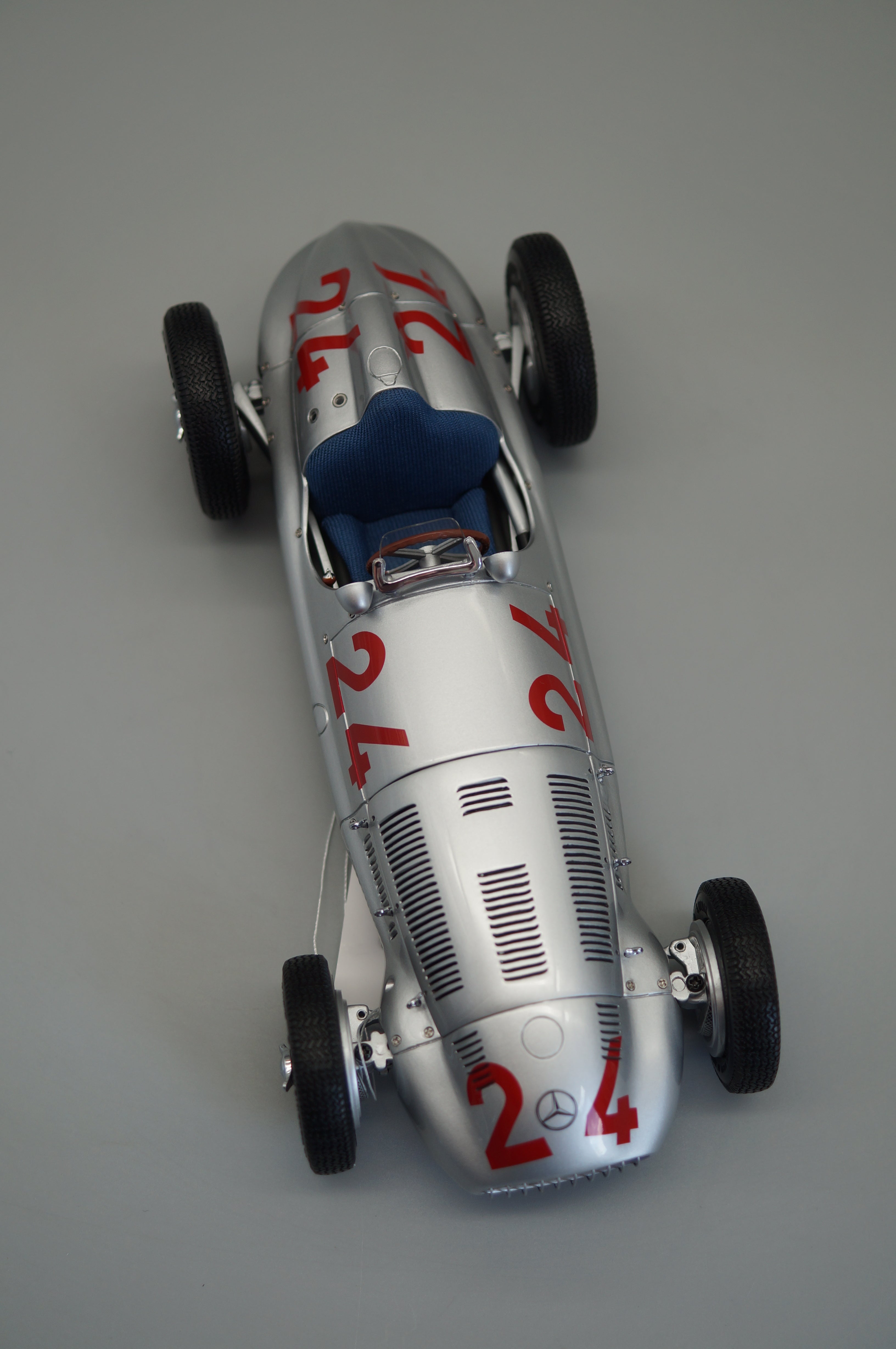 1/18 Mercedes-Benz W165 #24 Tripoli #0998/5000 CMC M-074 - pre-owned