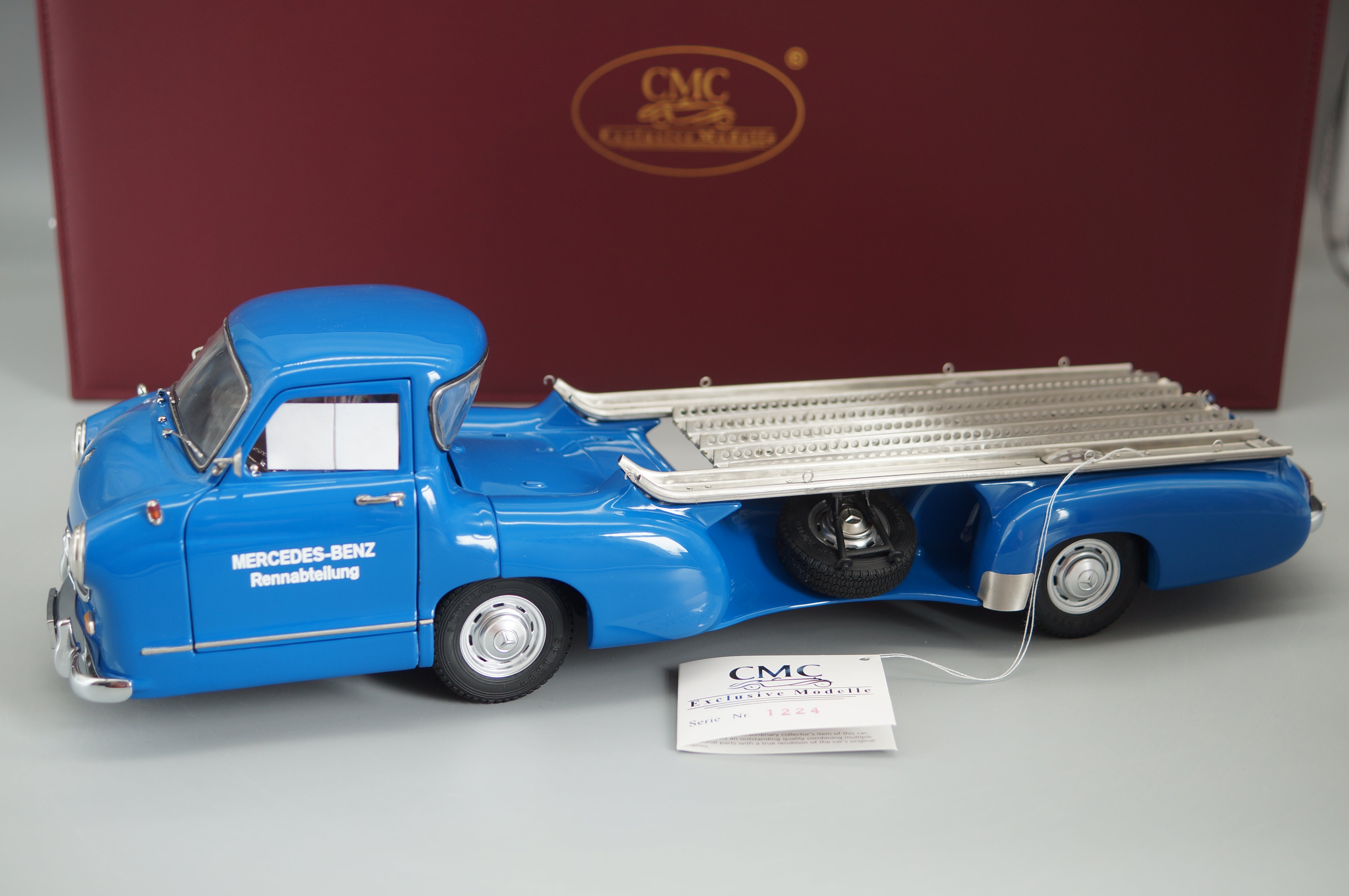 1:18 Mercedes-Benz Renntransporter "Das blaue Wunder" 1954/55 ÜBERARBEITETE VERSION #1224 CMC M-143 -pre-owned