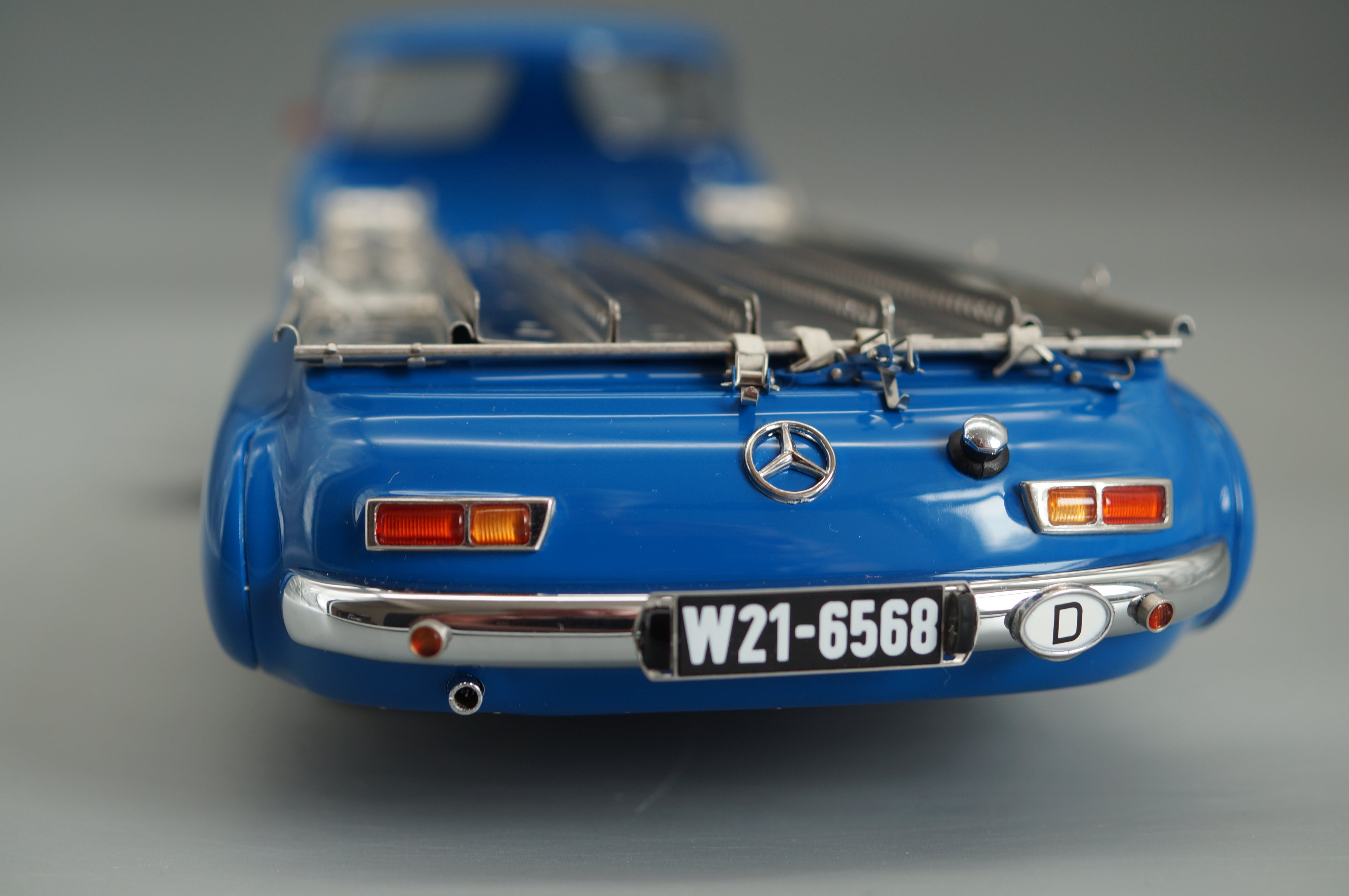 1:18 Mercedes-Benz Race Transporter "The Blue Wonder" 1954/55 REVISED VERSION #1224 CMC M-143 -pre-owned