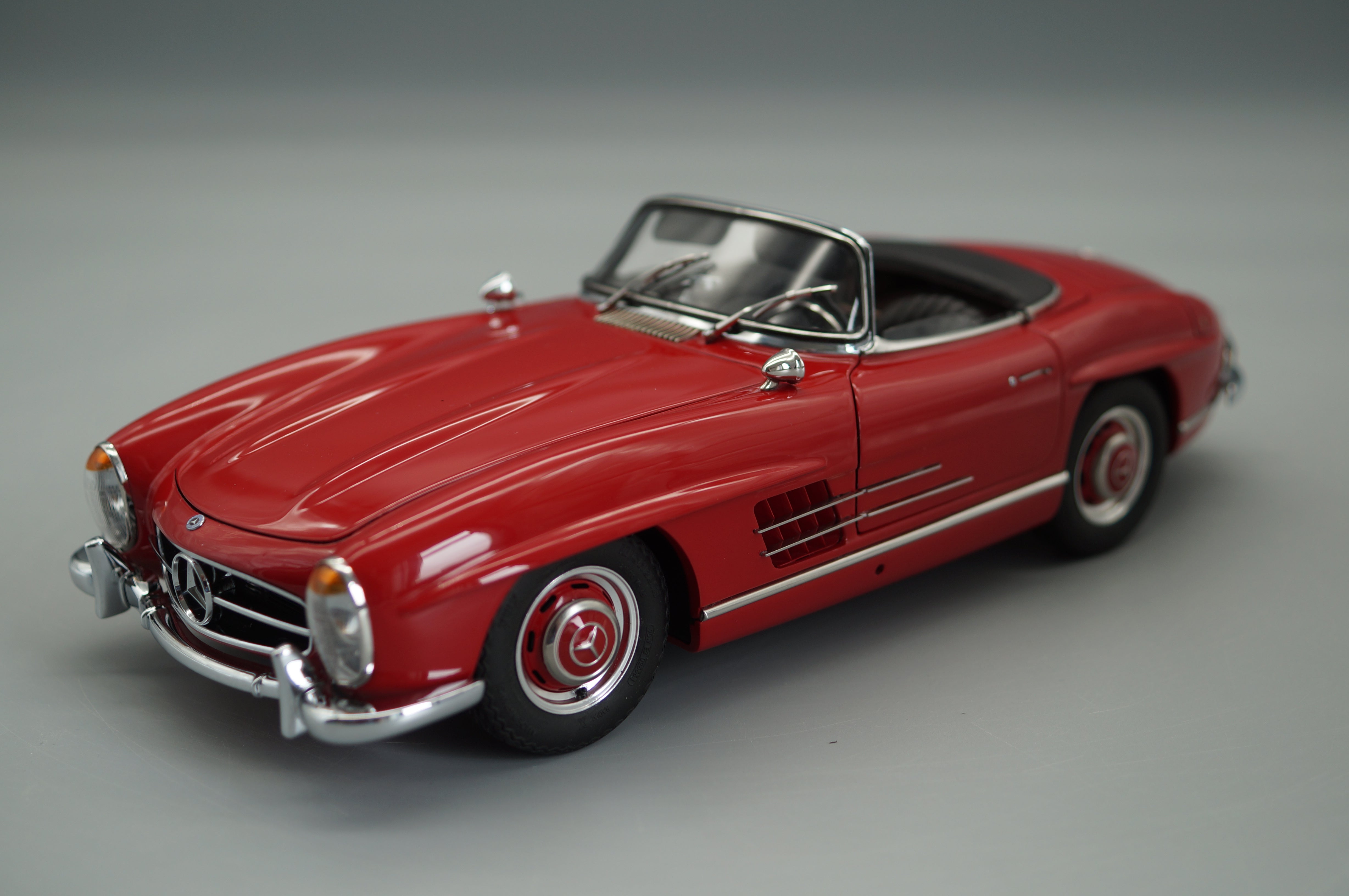 1/18 Mercedes-Benz 300 SL W198 Roadster offen rot CMC M-282