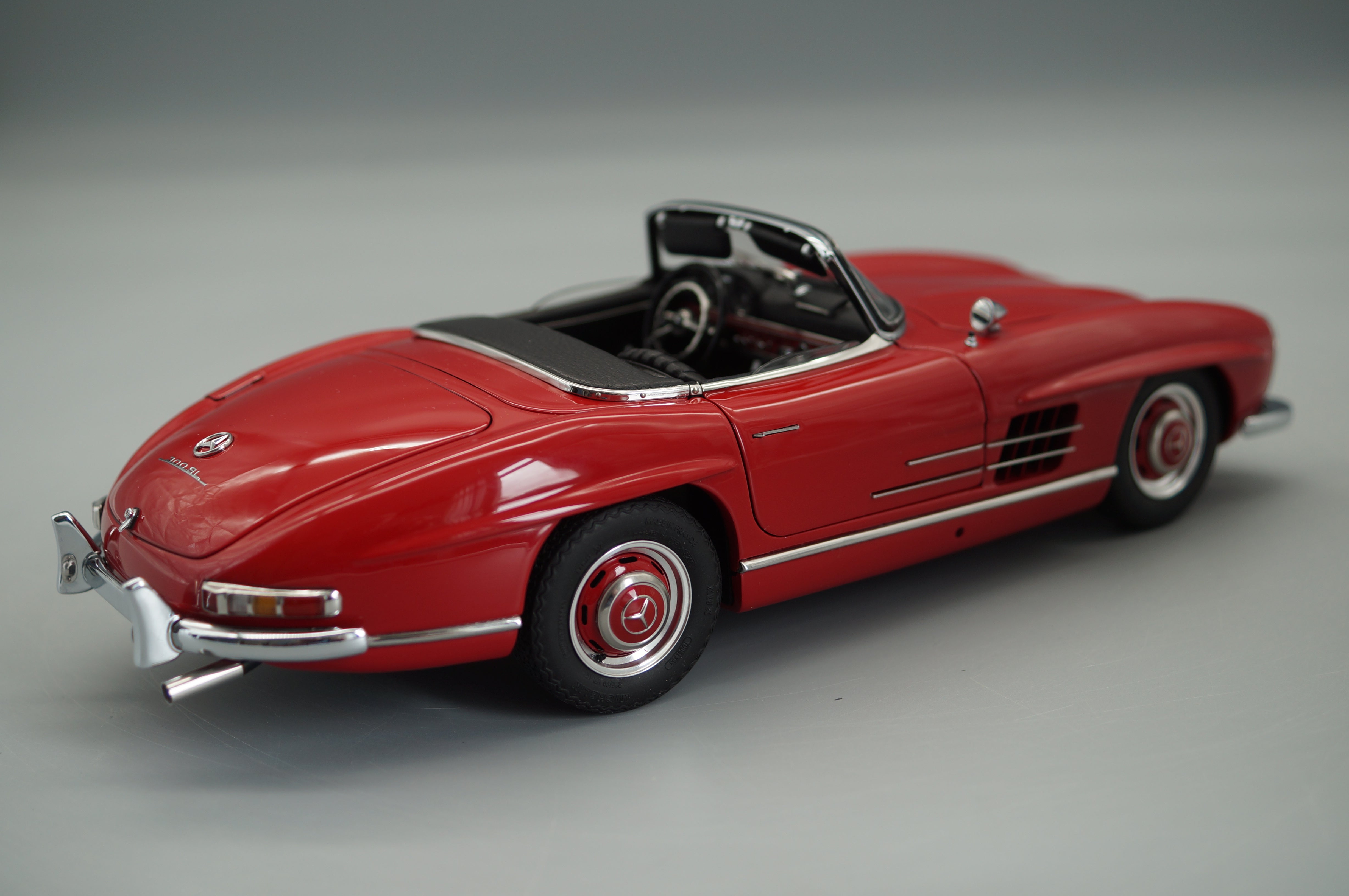 1/18 Mercedes-Benz 300 SL W198 Roadster offen rot CMC M-282