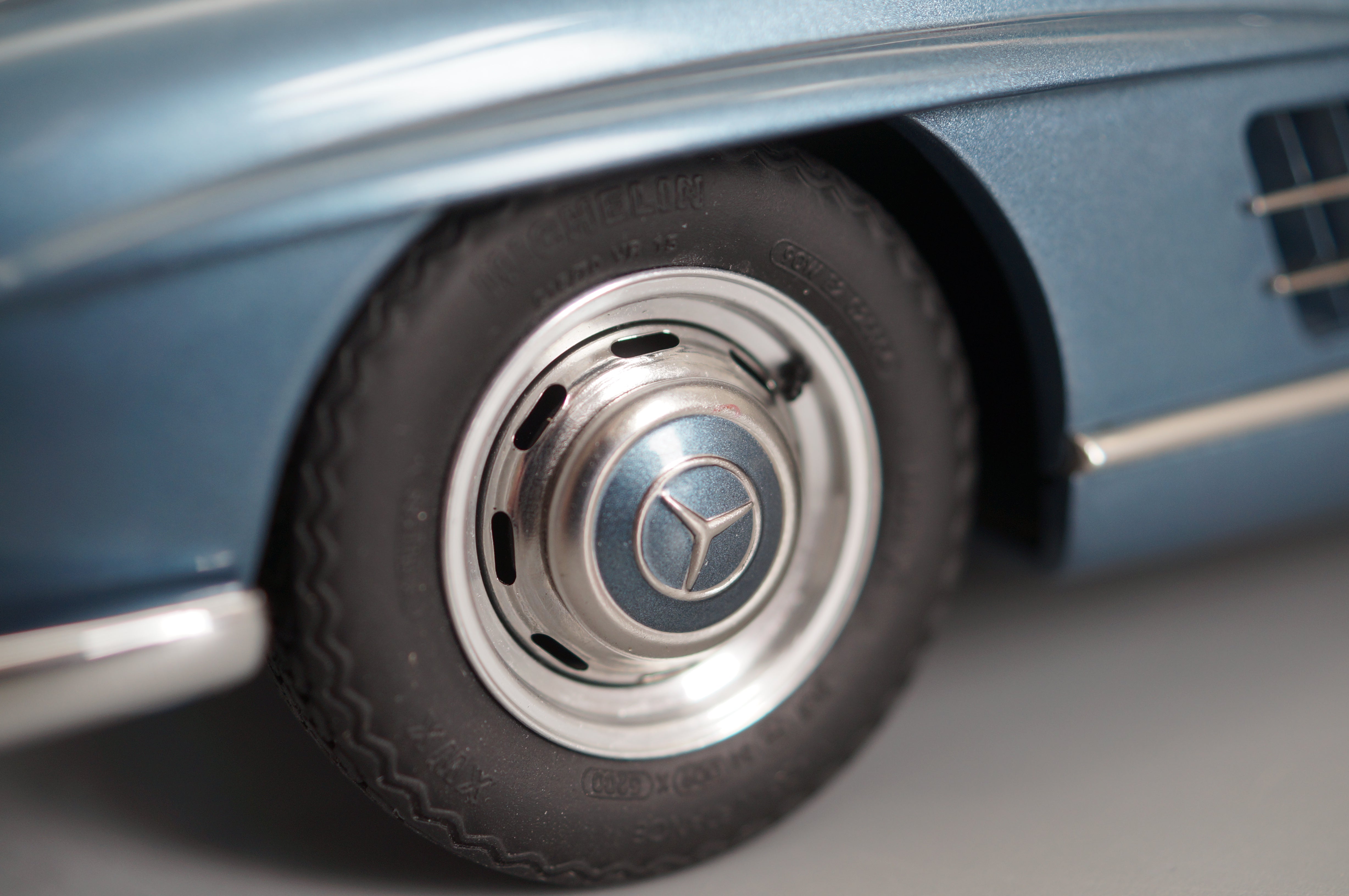 1/18 Mercedes-Benz 300 SL W198 Roadster Hardtop blue metallic CMC M-283