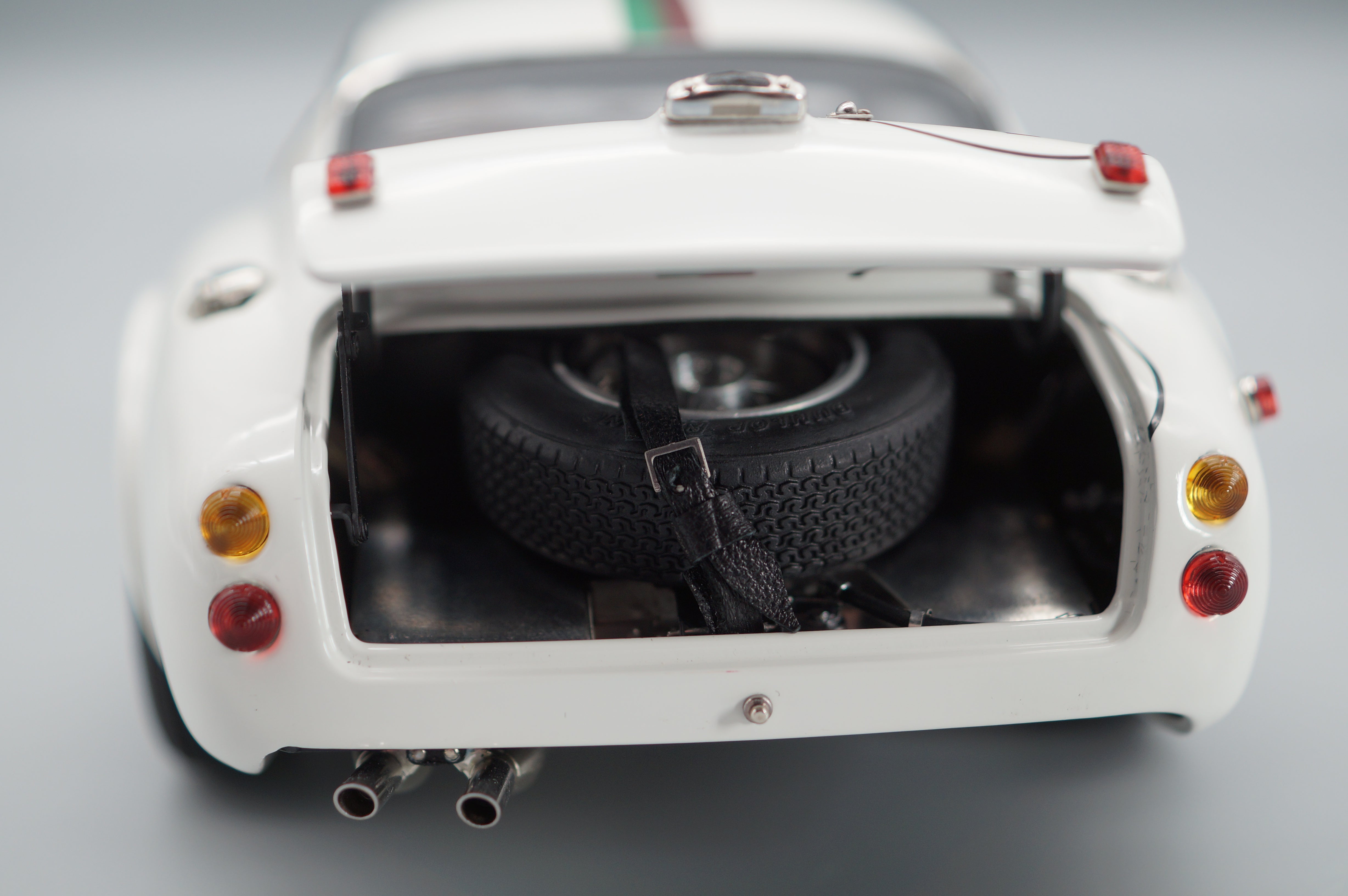 1:18 Aston Martin DB4 GT Zagato start no. 1 Le Mans LE 2500 pcs CMC M-139 - pre-owned