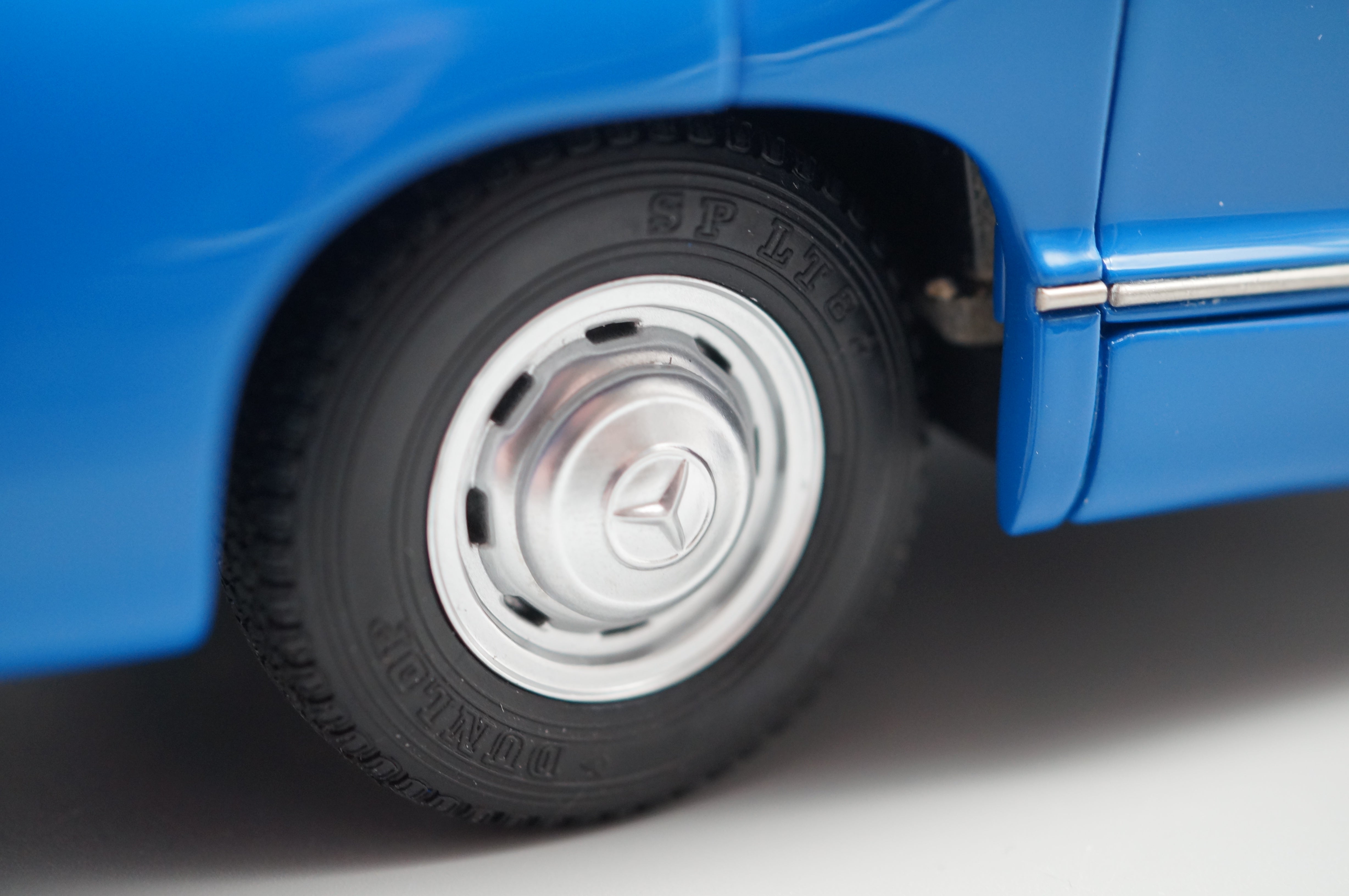 1:18 Mercedes-Benz Renntransporter "Das blaue Wunder" 1954/55 ÜBERARBEITETE VERSION CMC M-143 -pre-owned-