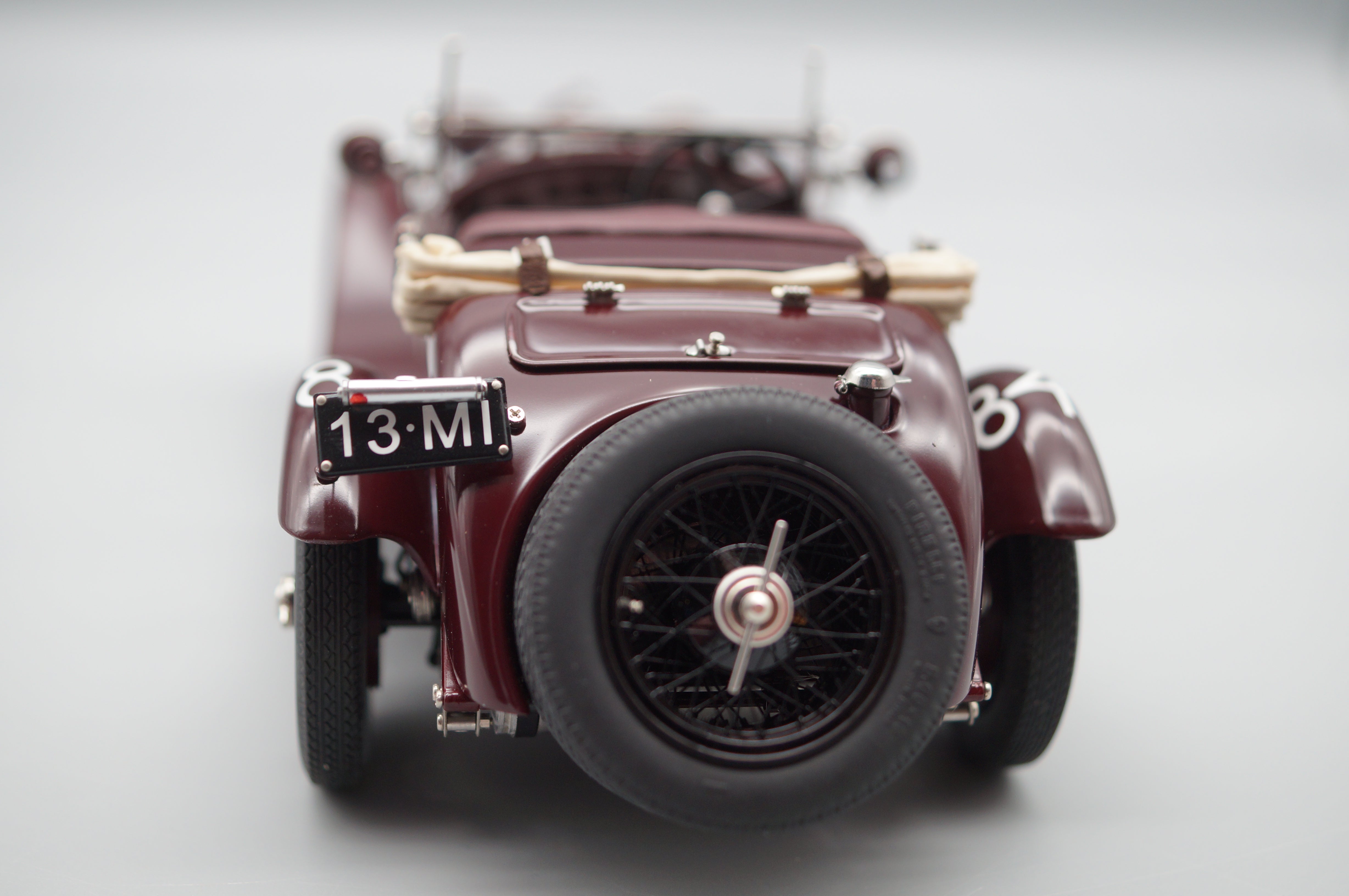 1:18 Alfa Romeo 6C 1750 GS Mille Miglia #84 Tazio Nuvolari CMC M-141 -pre-owned-