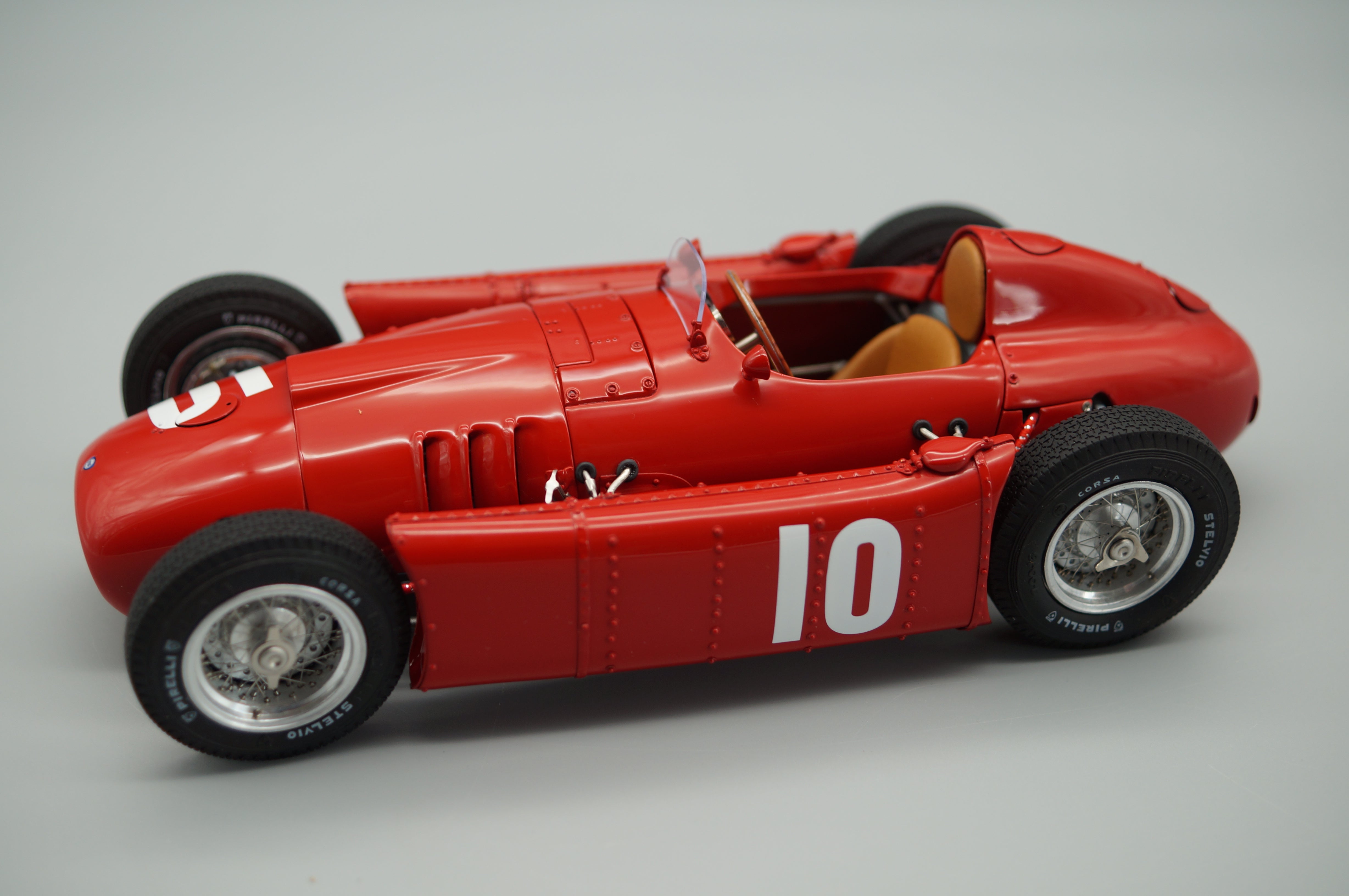 1:18 Lancia D50 #10 GP Pau Eugenio Castellotti CMC M-178 LE 1000 - pre-owned-