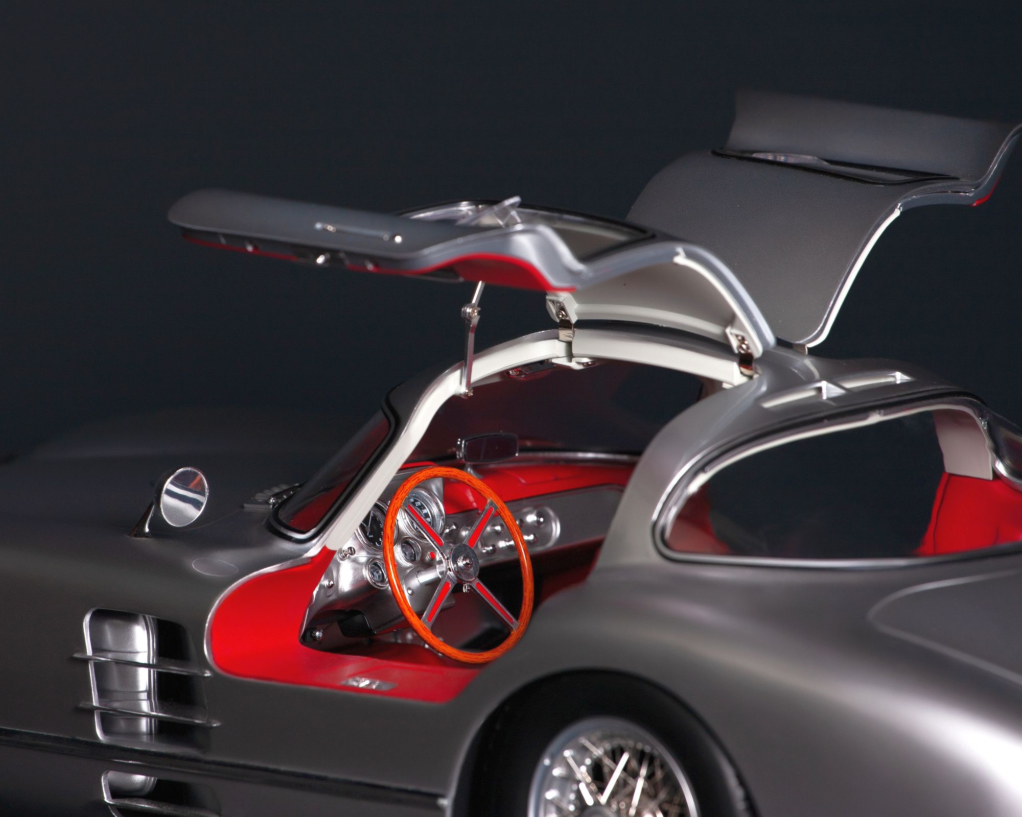 1/8 LEGRAND MERCEDES-BENZ 300 SLR ''UHLENHAUT COUPÉ'' kit 'The Red One' / Kit RED LE105