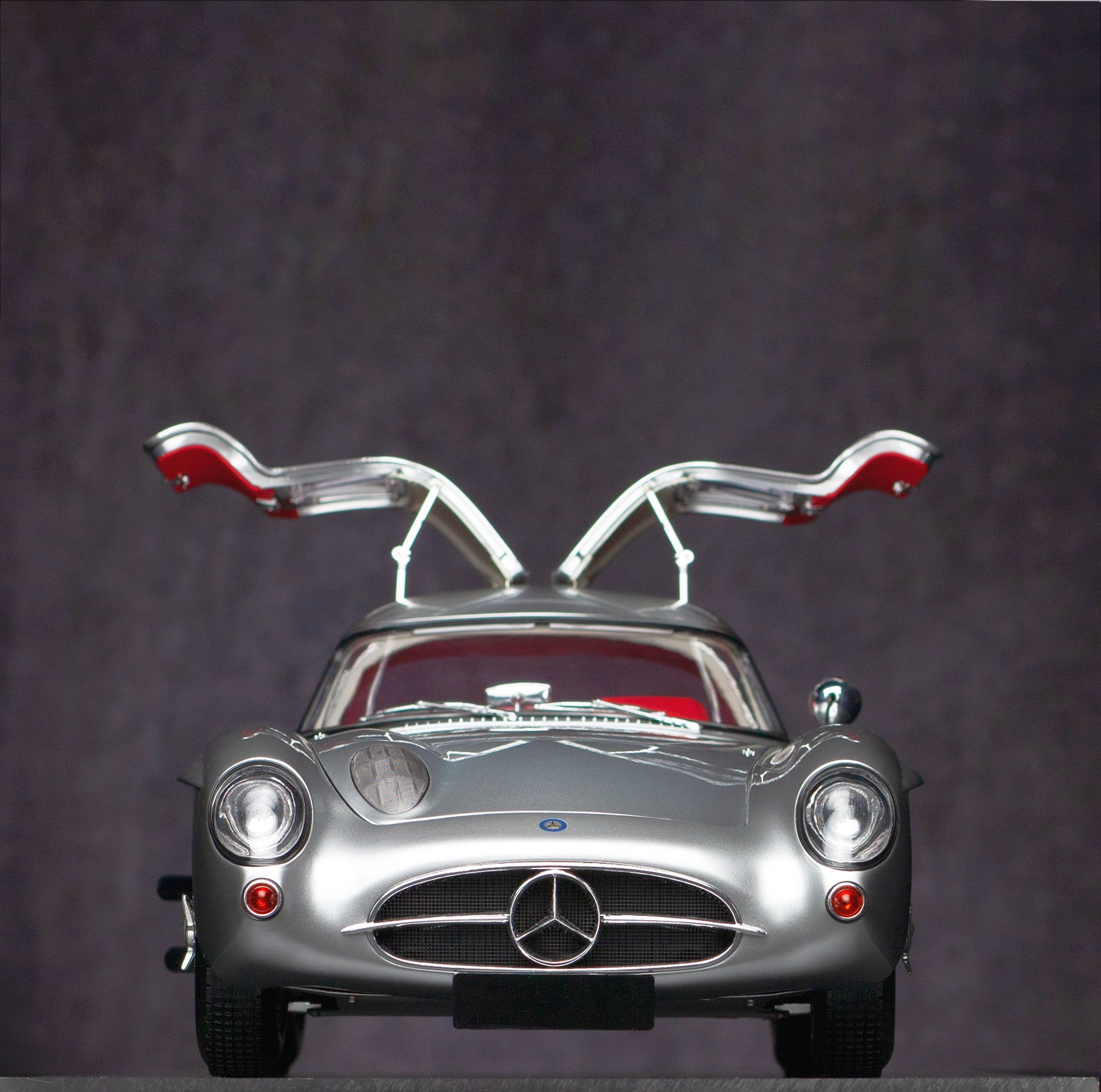1/8 LEGRAND MERCEDES-BENZ 300 SLR ''UHLENHAUT COUPÉ'' kit 'The Red One' / Kit RED LE105