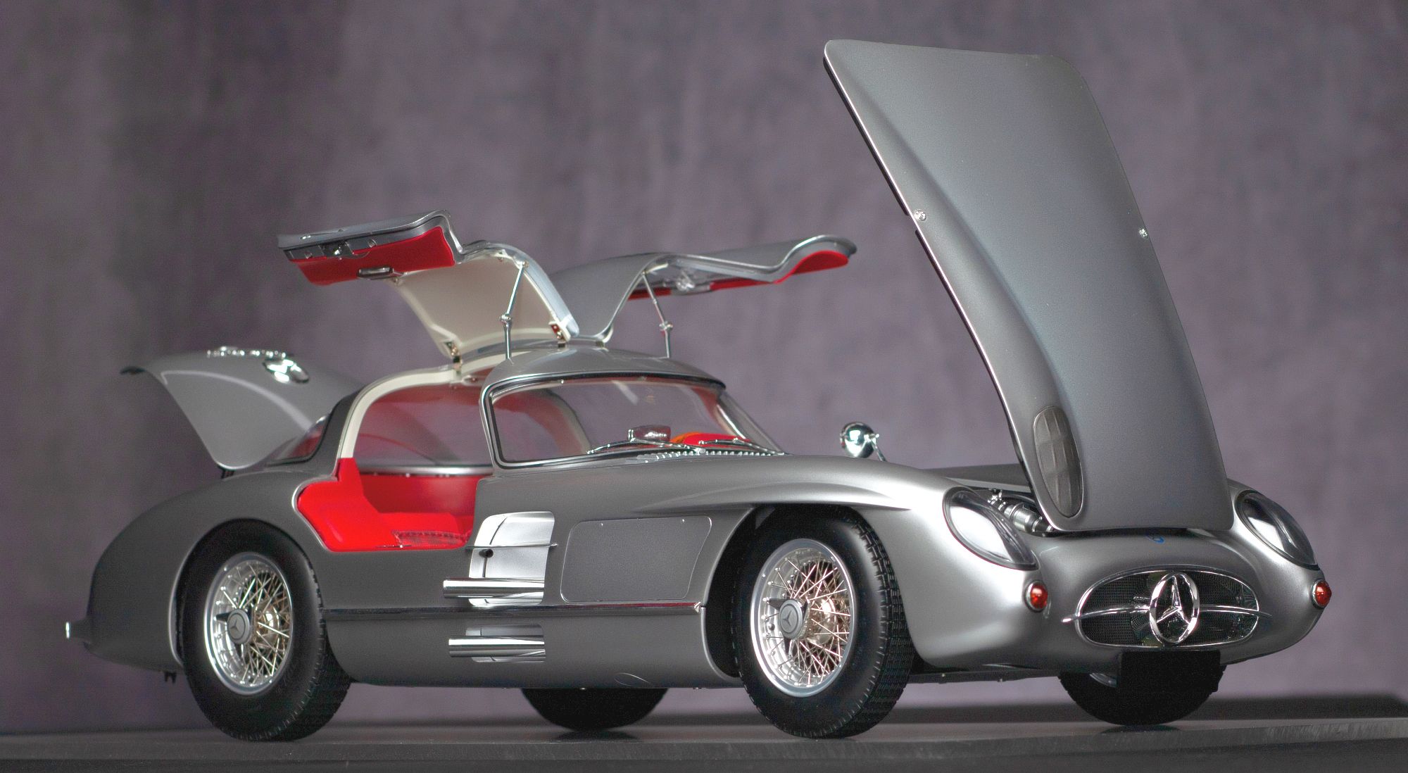 1/8 LEGRAND MERCEDES-BENZ 300 SLR ''UHLENHAUT COUPÉ'' kit 'The Red One' / Kit RED LE105